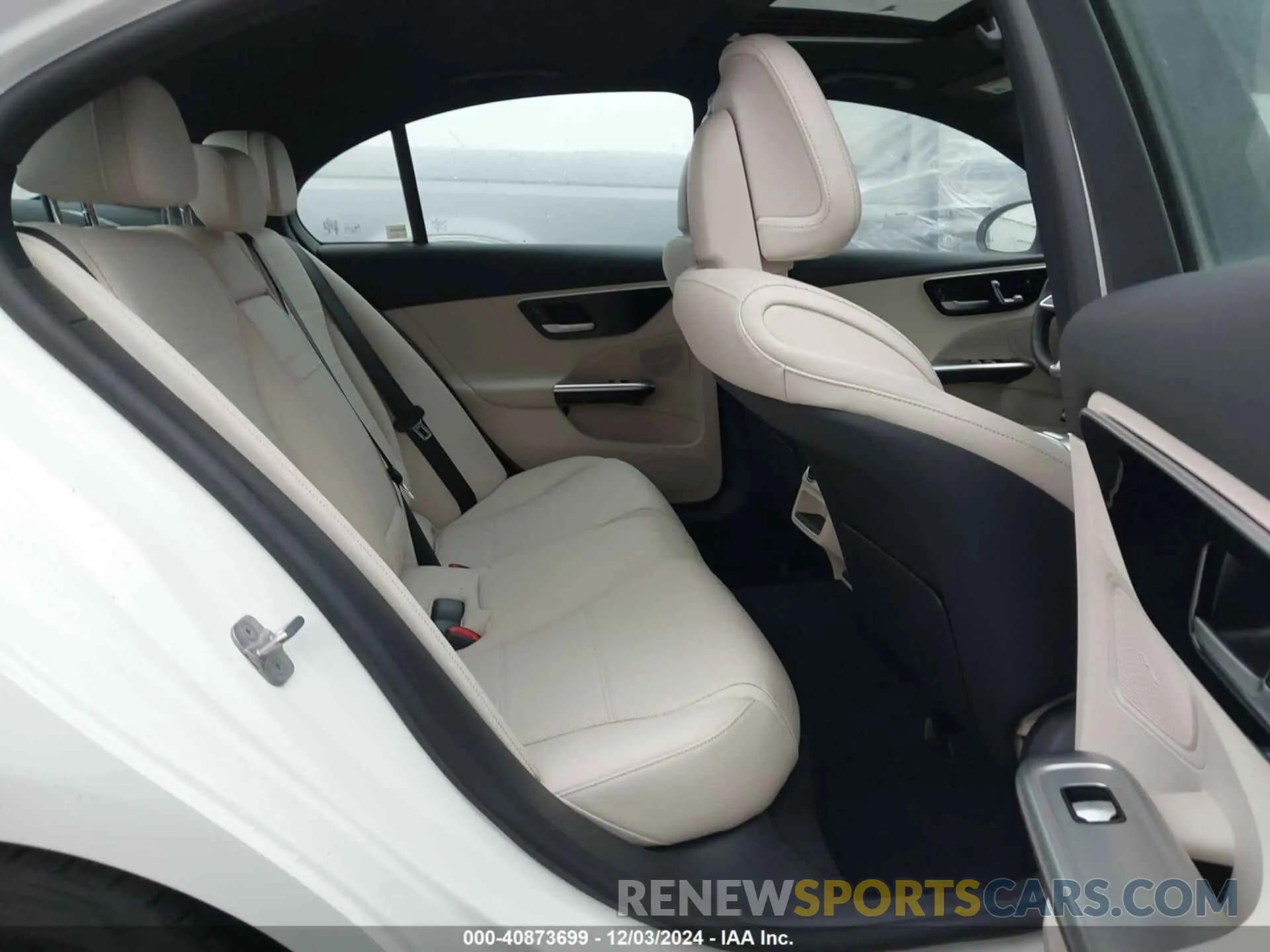 8 fotografías del automóvil dañado W1KAF4HB1RR178188 MERCEDES-BENZ C 300 2024