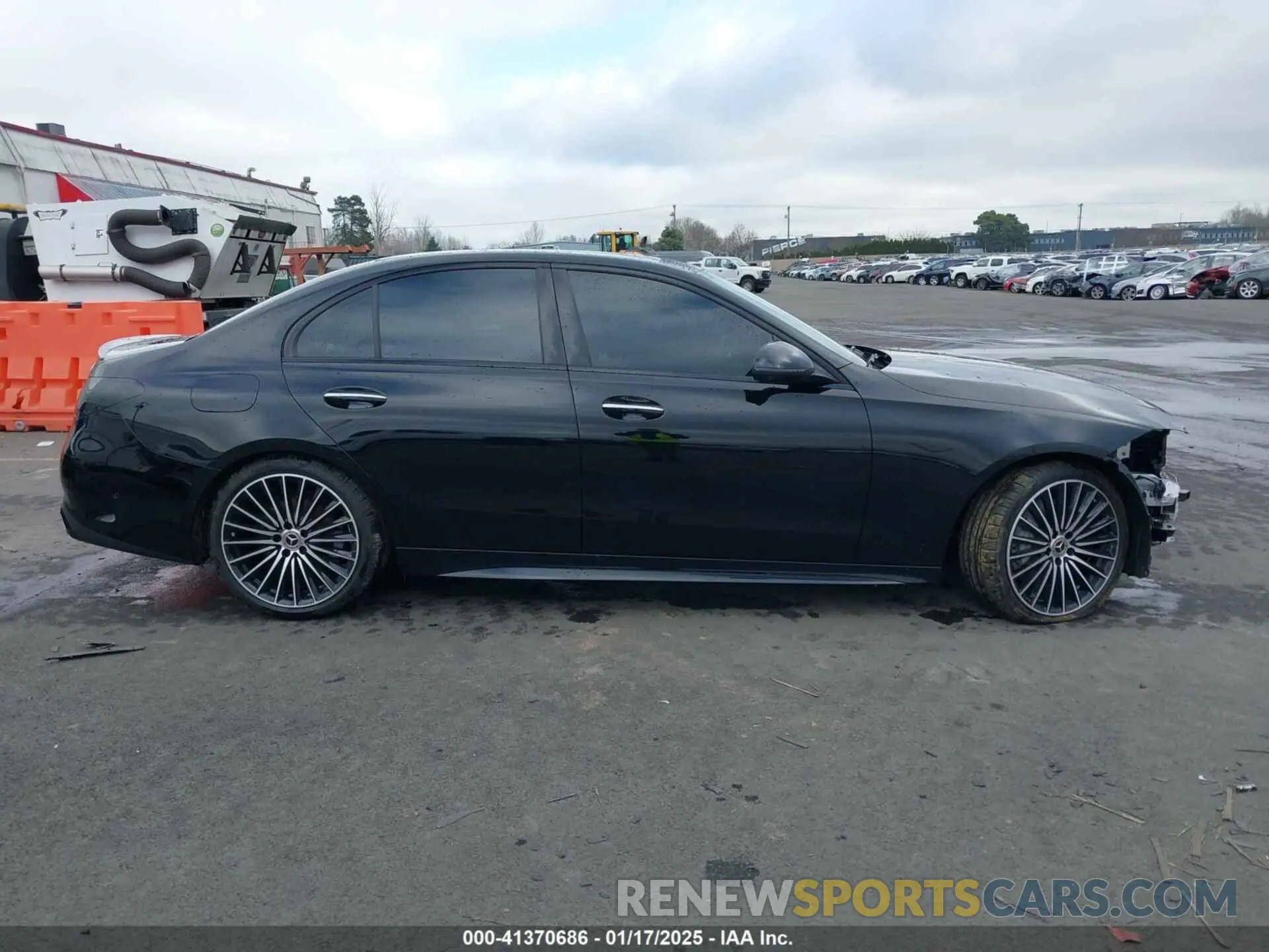 13 fotografías del automóvil dañado W1KAF4HB2RR169693 MERCEDES-BENZ C 300 2024