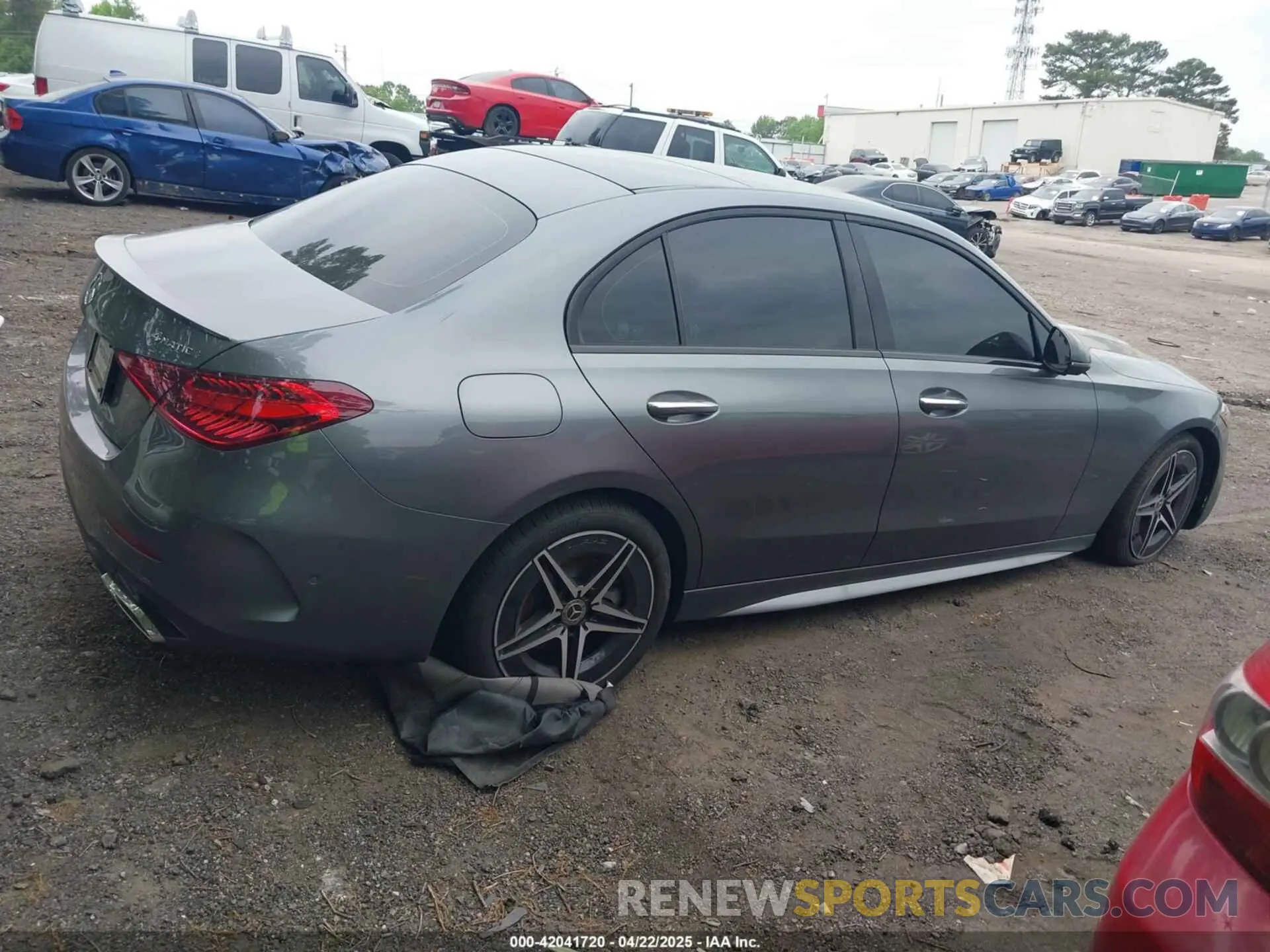 12 fotografías del automóvil dañado W1KAF4HB2RR204880 MERCEDES-BENZ C 300 2024