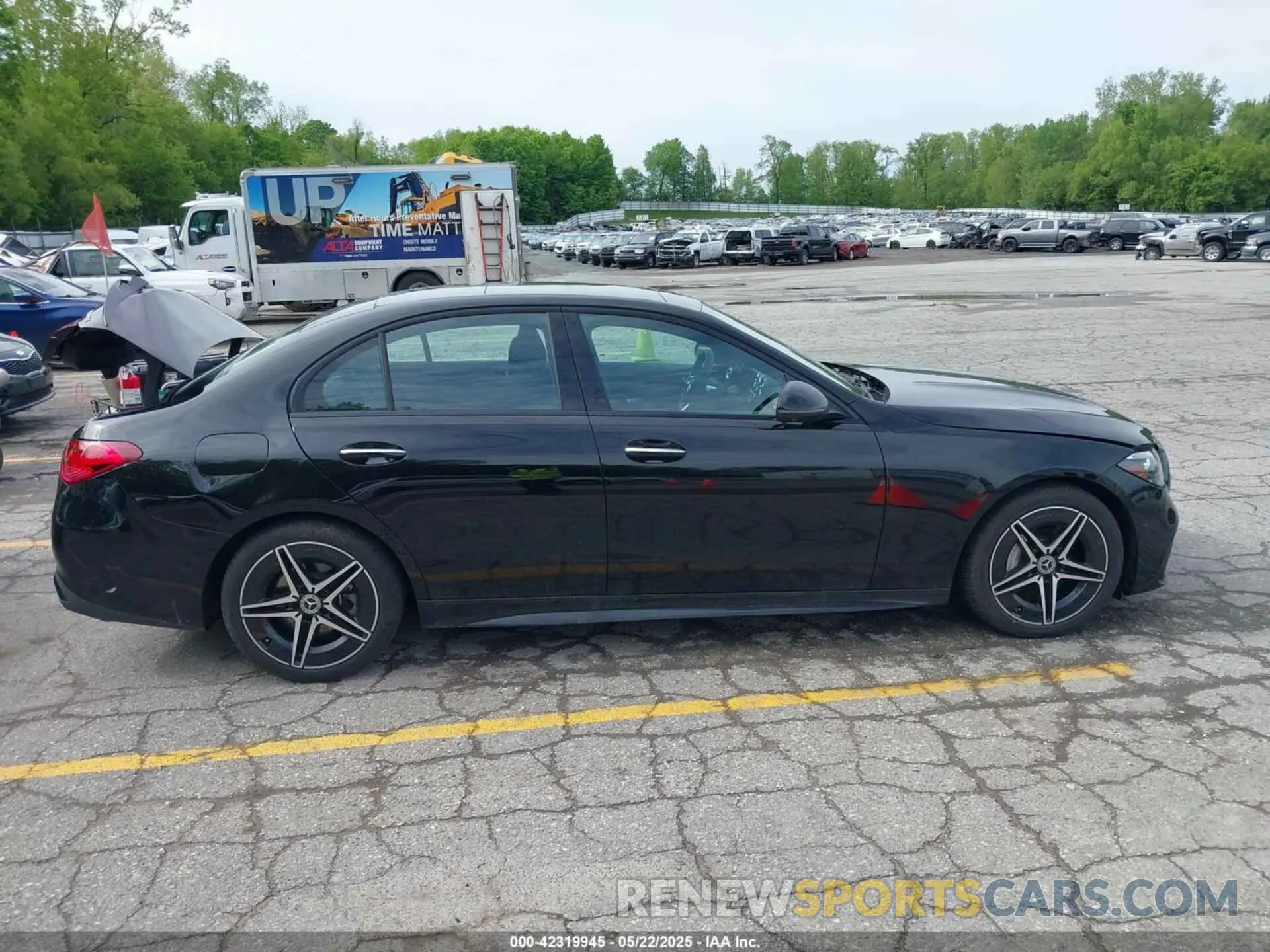 13 fotografías del automóvil dañado W1KAF4HB3RR212857 MERCEDES-BENZ C 300 2024