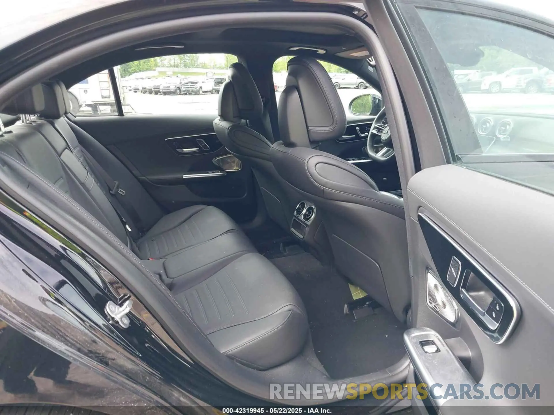 8 fotografías del automóvil dañado W1KAF4HB3RR212857 MERCEDES-BENZ C 300 2024