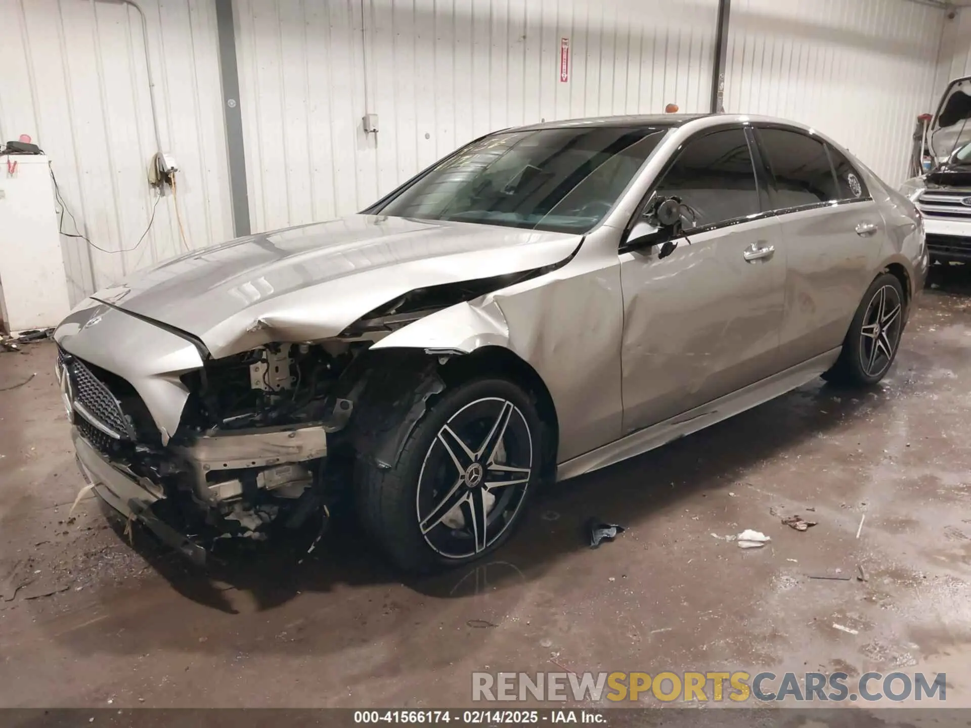 2 fotografías del automóvil dañado W1KAF4HB4RR160784 MERCEDES-BENZ C 300 2024