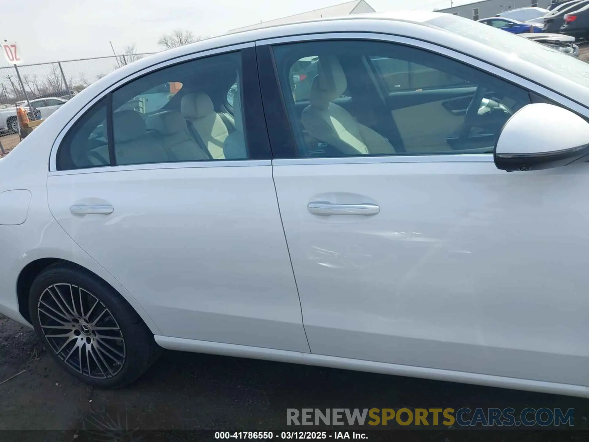 13 fotografías del automóvil dañado W1KAF4HB6RR160723 MERCEDES-BENZ C 300 2024
