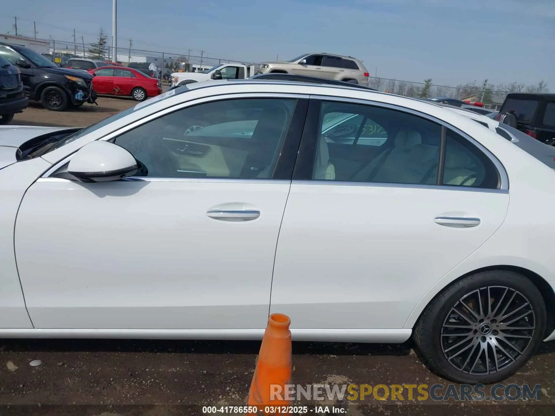 14 fotografías del automóvil dañado W1KAF4HB6RR160723 MERCEDES-BENZ C 300 2024
