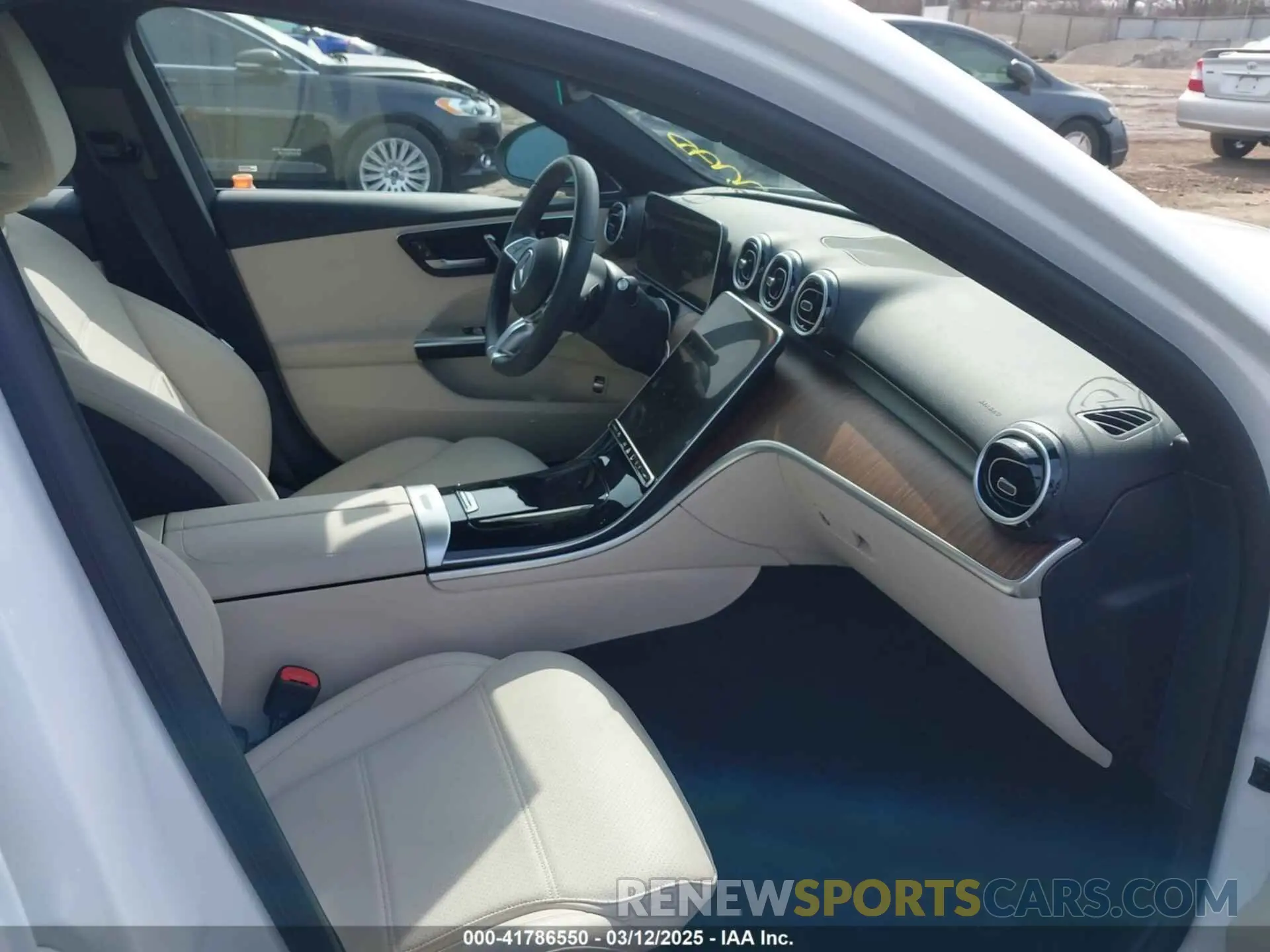5 fotografías del automóvil dañado W1KAF4HB6RR160723 MERCEDES-BENZ C 300 2024