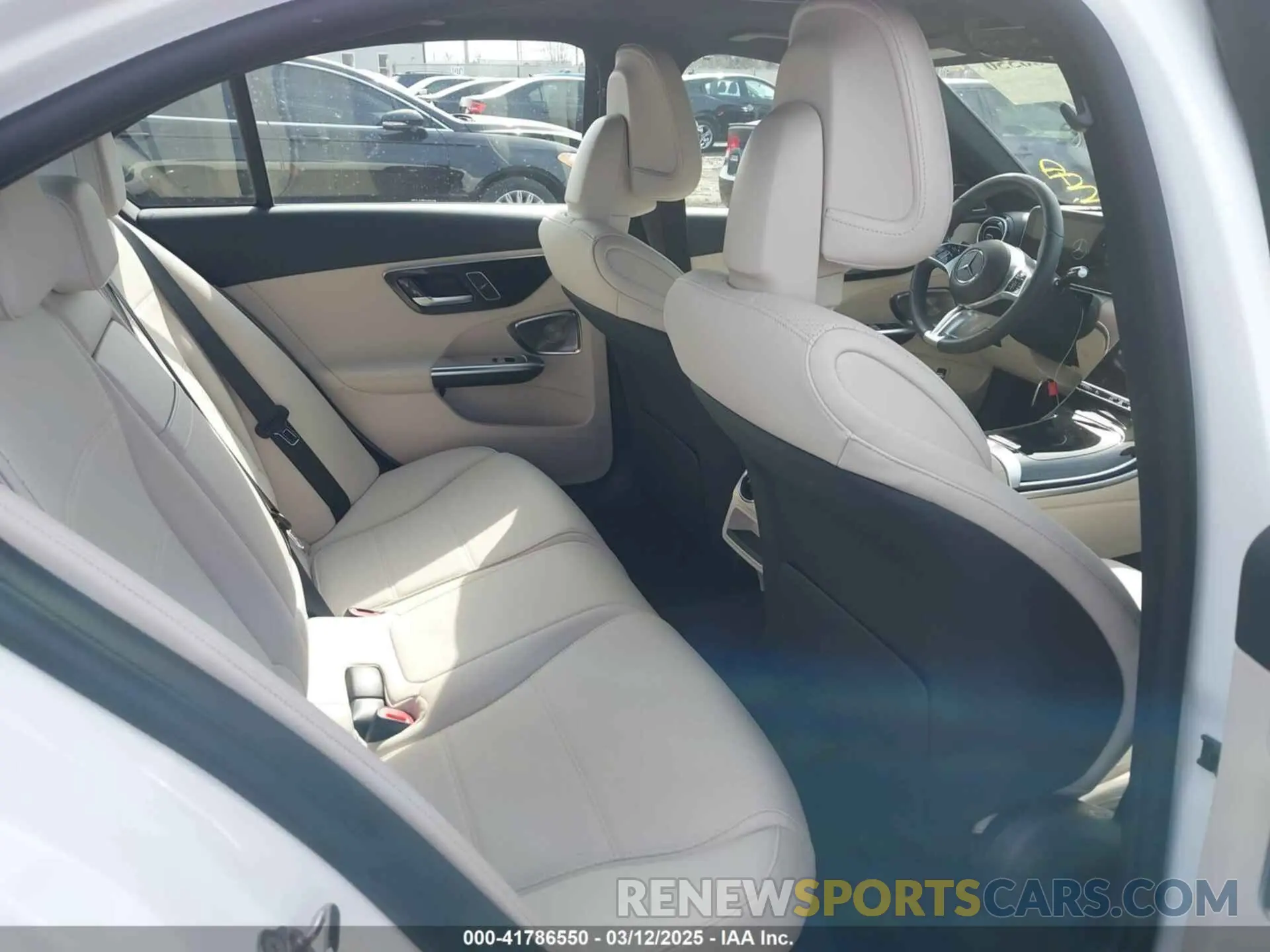 8 fotografías del automóvil dañado W1KAF4HB6RR160723 MERCEDES-BENZ C 300 2024