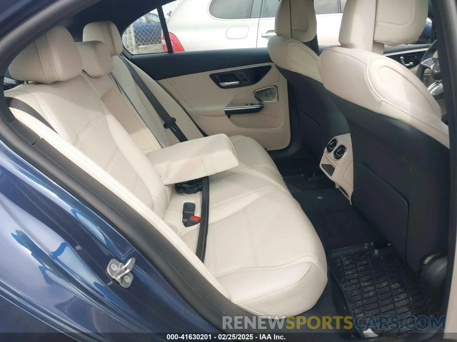 8 fotografías del automóvil dañado W1KAF4HB6RR223965 MERCEDES-BENZ C 300 2024
