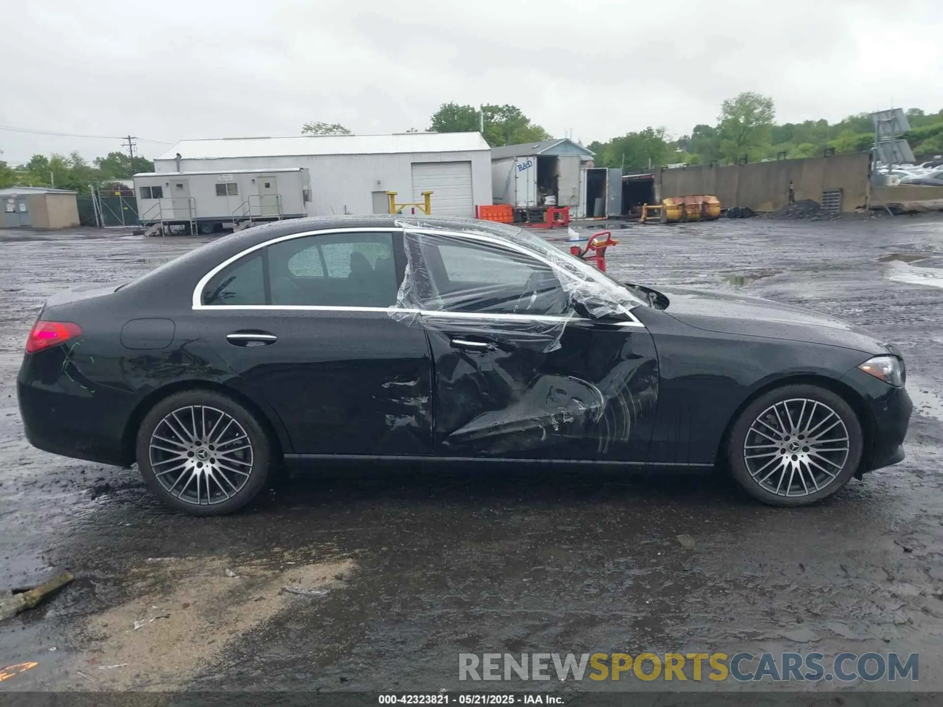 13 fotografías del automóvil dañado W1KAF4HBXRR224889 MERCEDES-BENZ C 300 2024