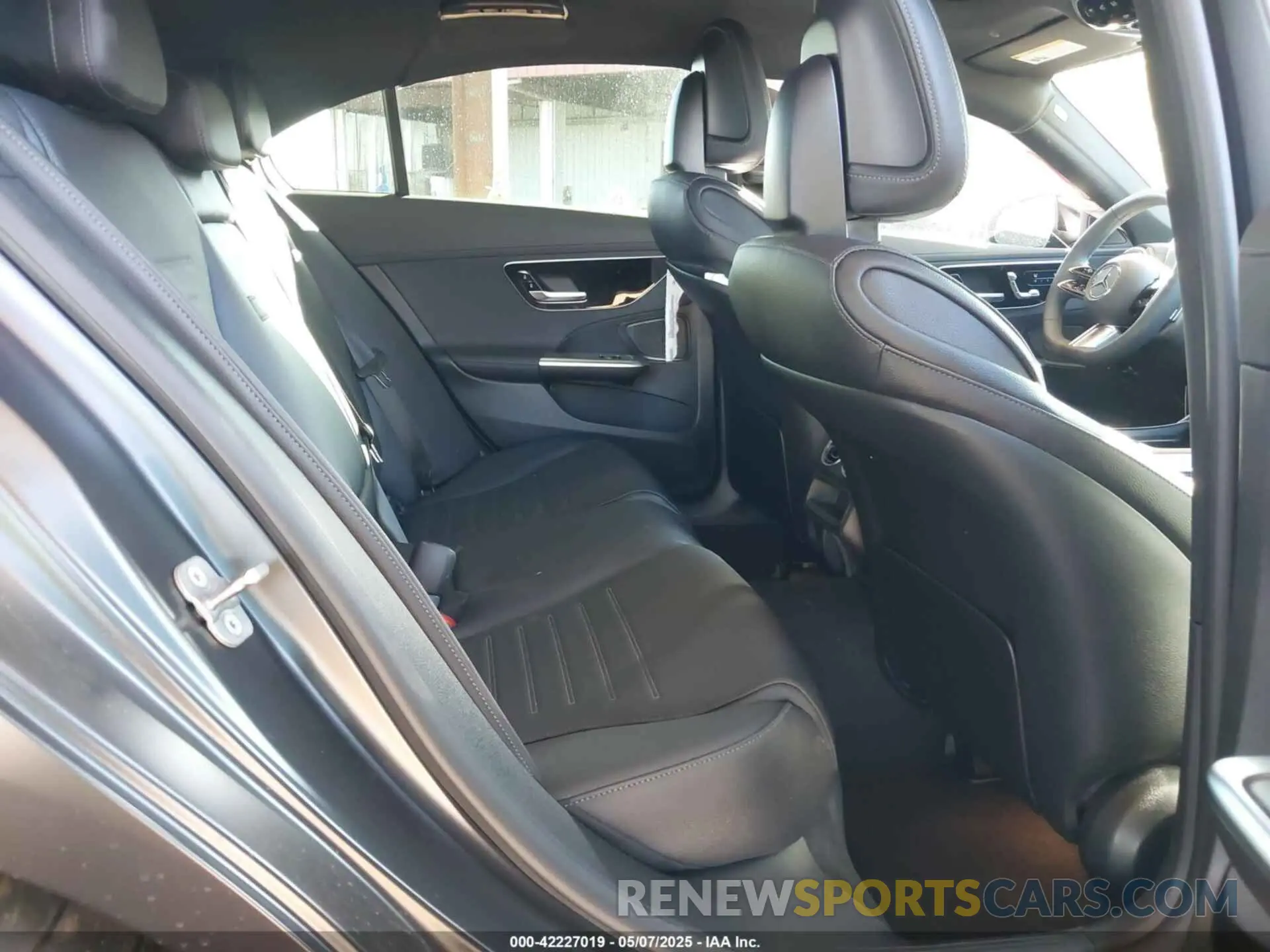 8 fotografías del automóvil dañado W1KAF4GB2SR252600 MERCEDES-BENZ C 300 2025
