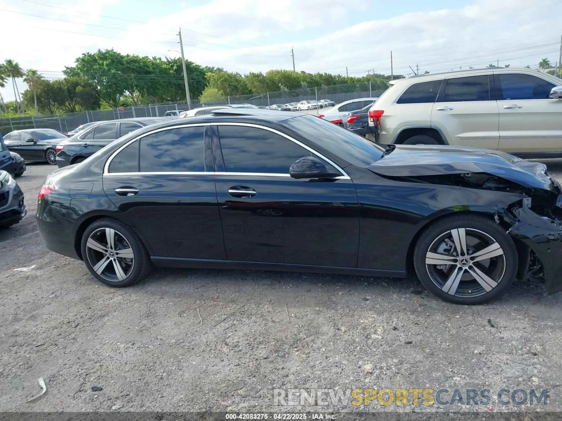 14 fotografías del automóvil dañado W1KAF4HB4SR251544 MERCEDES-BENZ C 300 2025