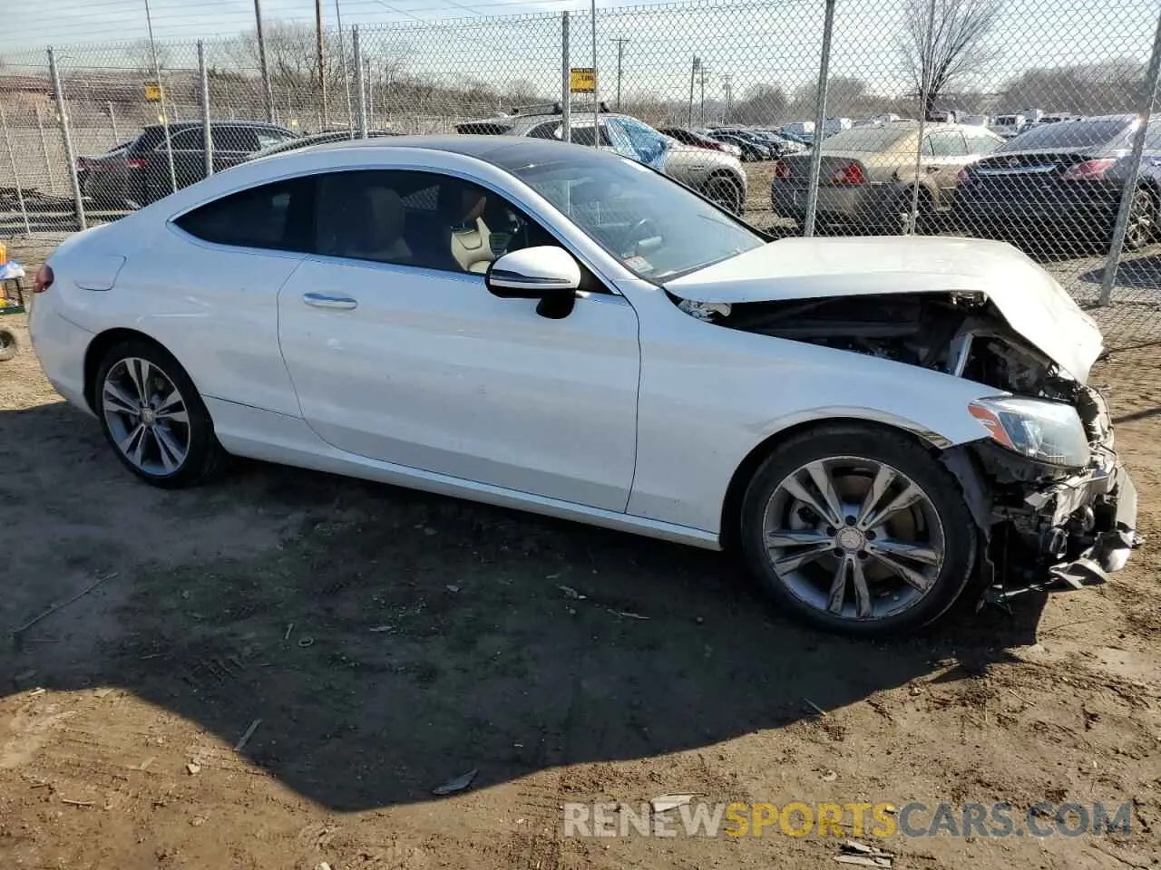 4 fotografías del automóvil dañado WDDWJ4KB4HF381136 MERCEDES-BENZ C-CLASS 2017