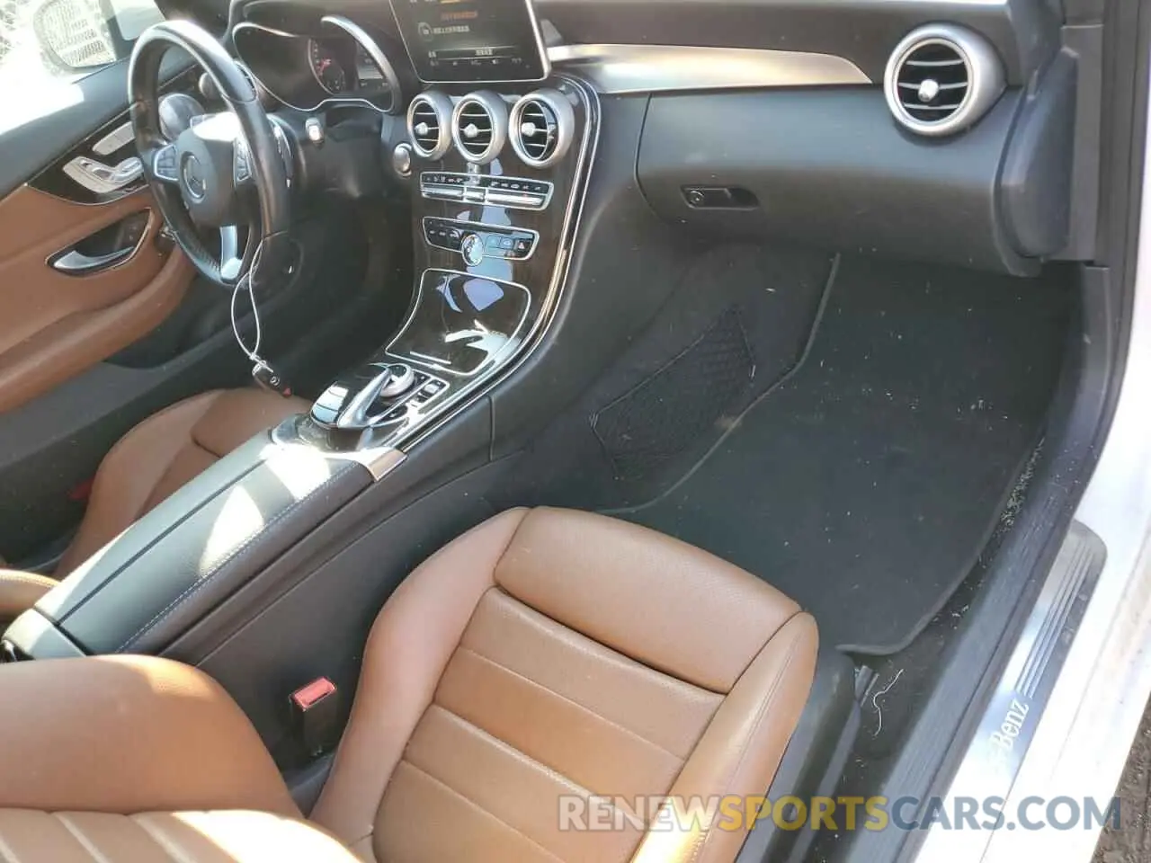 8 fotografías del automóvil dañado WDDWJ4KB4HF381136 MERCEDES-BENZ C-CLASS 2017