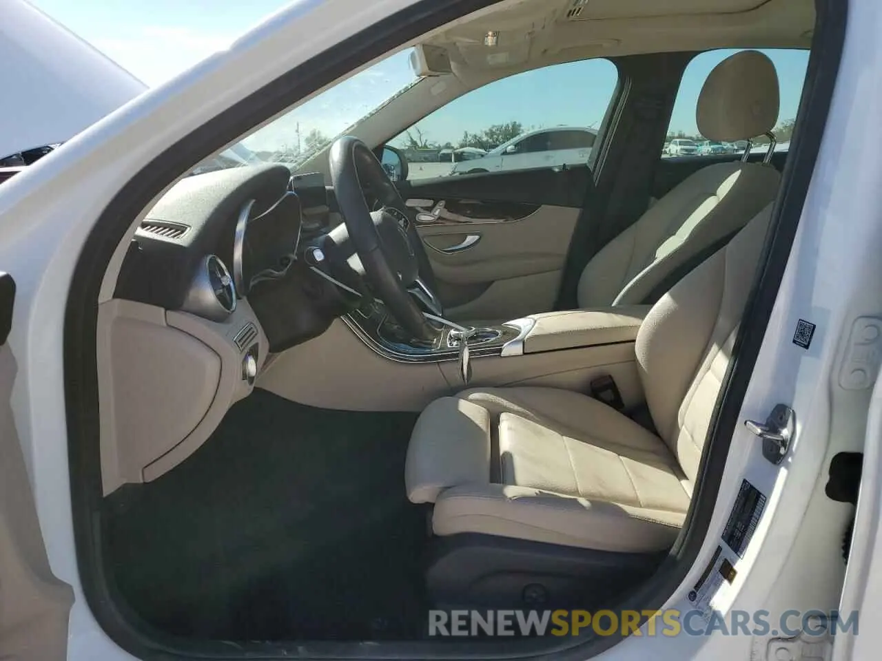 7 fotografías del automóvil dañado 55SWF8DB0KU304290 MERCEDES-BENZ C-CLASS 2019