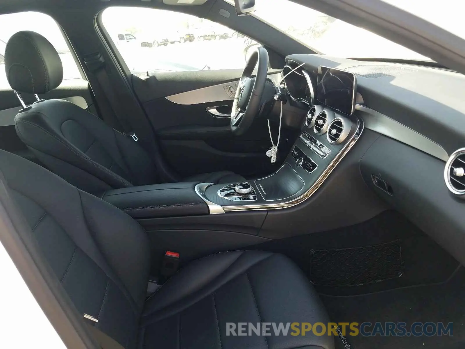 5 fotografías del automóvil dañado 55SWF8DB0KU320070 MERCEDES-BENZ C CLASS 2019