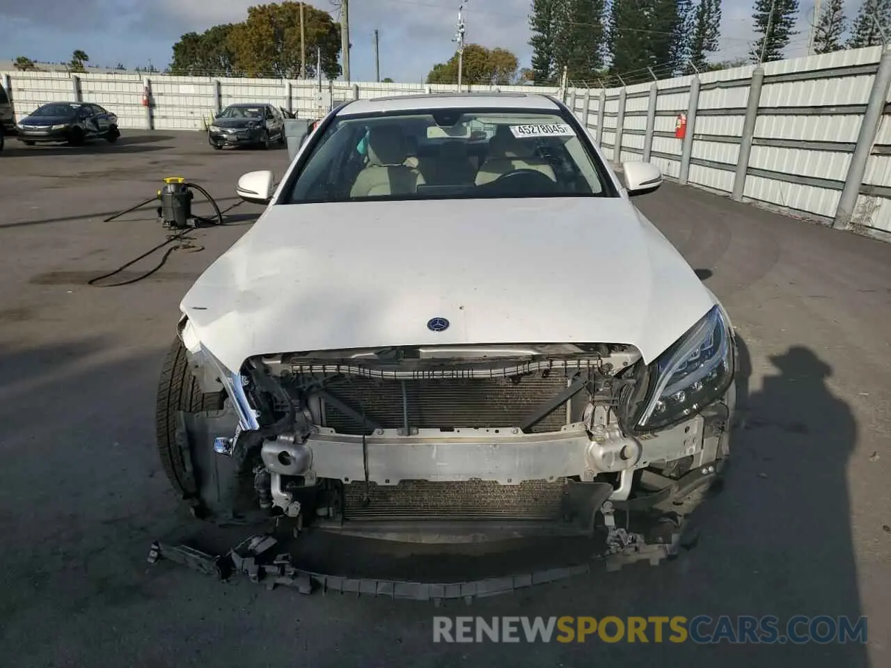 5 fotografías del automóvil dañado 55SWF8DB2KU307367 MERCEDES-BENZ C-CLASS 2019