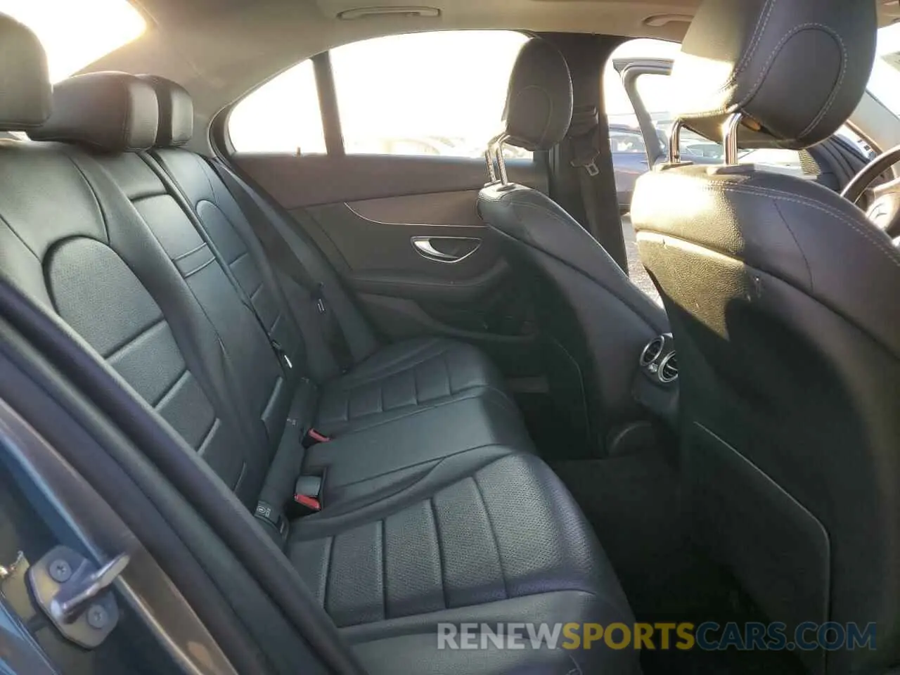 10 fotografías del automóvil dañado 55SWF8DB4KU306902 MERCEDES-BENZ C-CLASS 2019