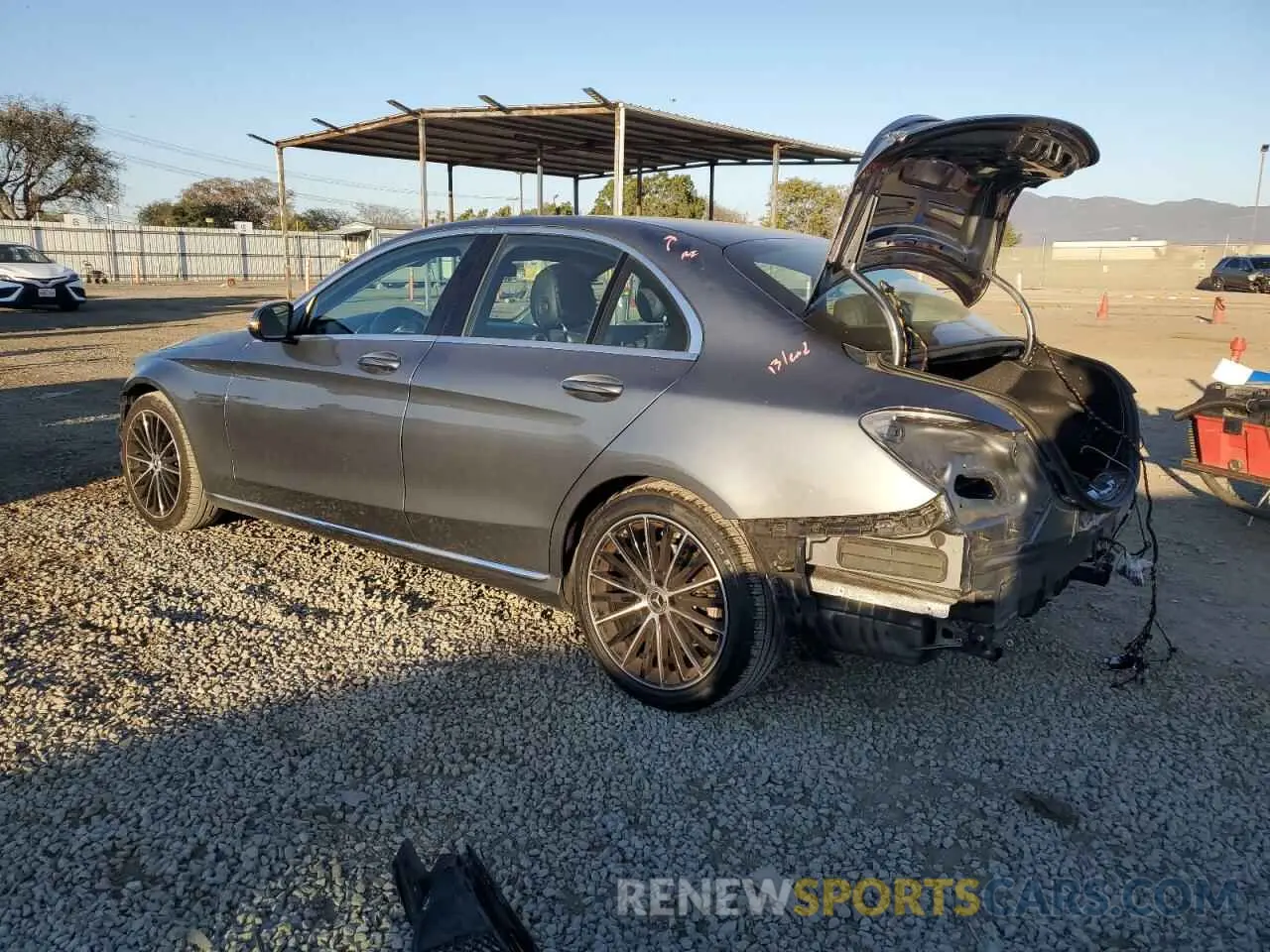 2 fotografías del automóvil dañado 55SWF8DB4KU306902 MERCEDES-BENZ C-CLASS 2019