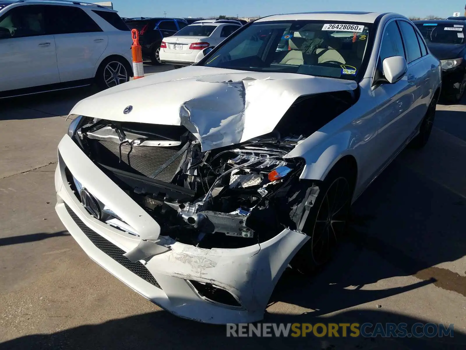 2 fotografías del automóvil dañado 55SWF8DB5KU288006 MERCEDES-BENZ C CLASS 2019