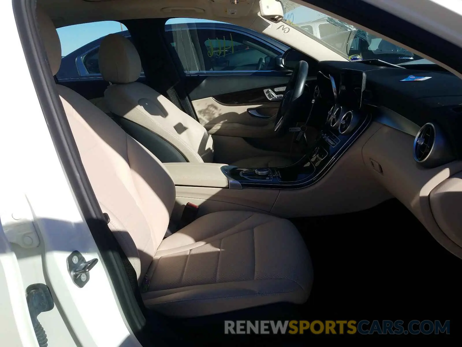 5 fotografías del automóvil dañado 55SWF8DB5KU288006 MERCEDES-BENZ C CLASS 2019