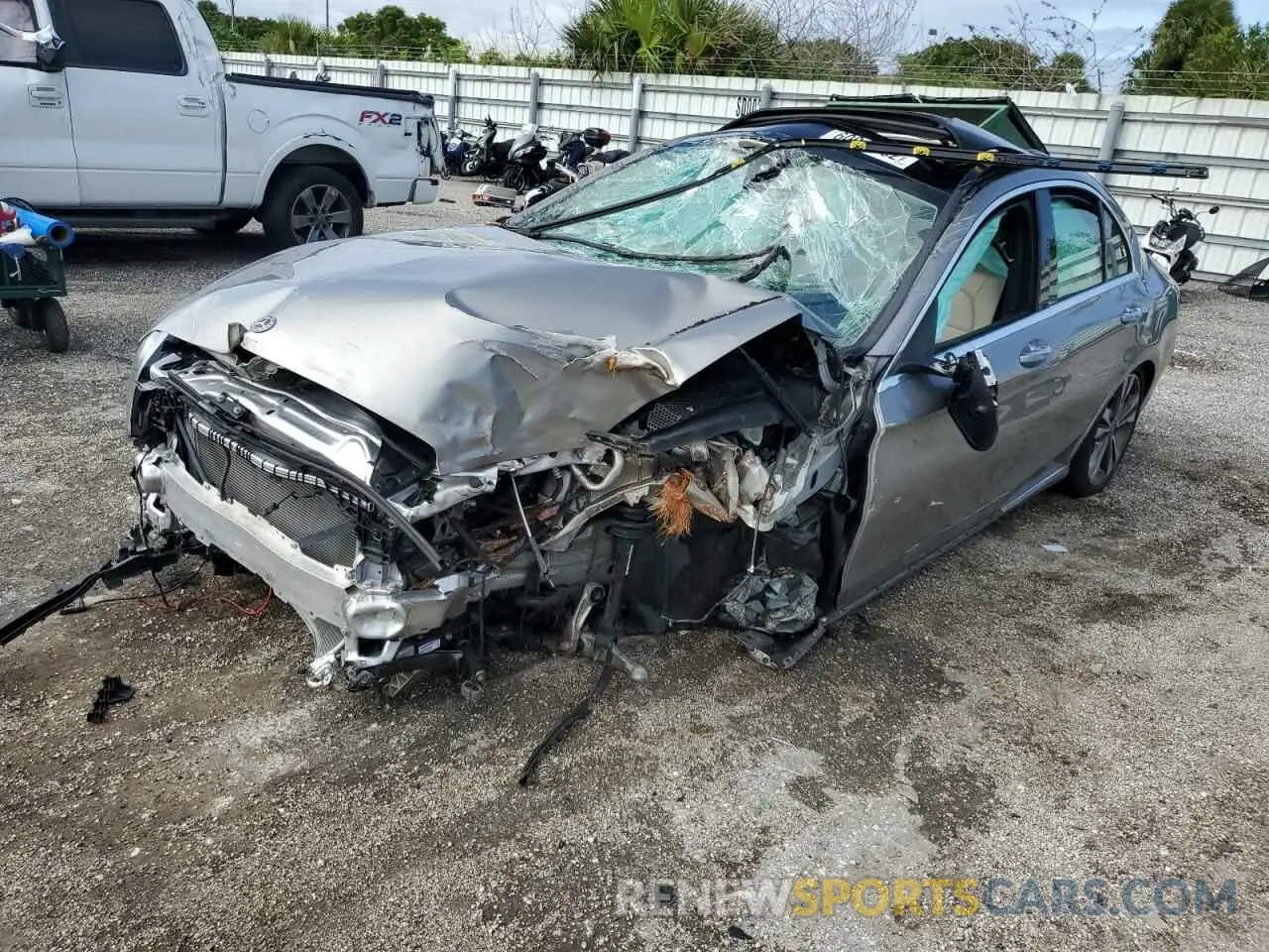 2 fotografías del automóvil dañado 55SWF8DB7KU301564 MERCEDES-BENZ C-CLASS 2019