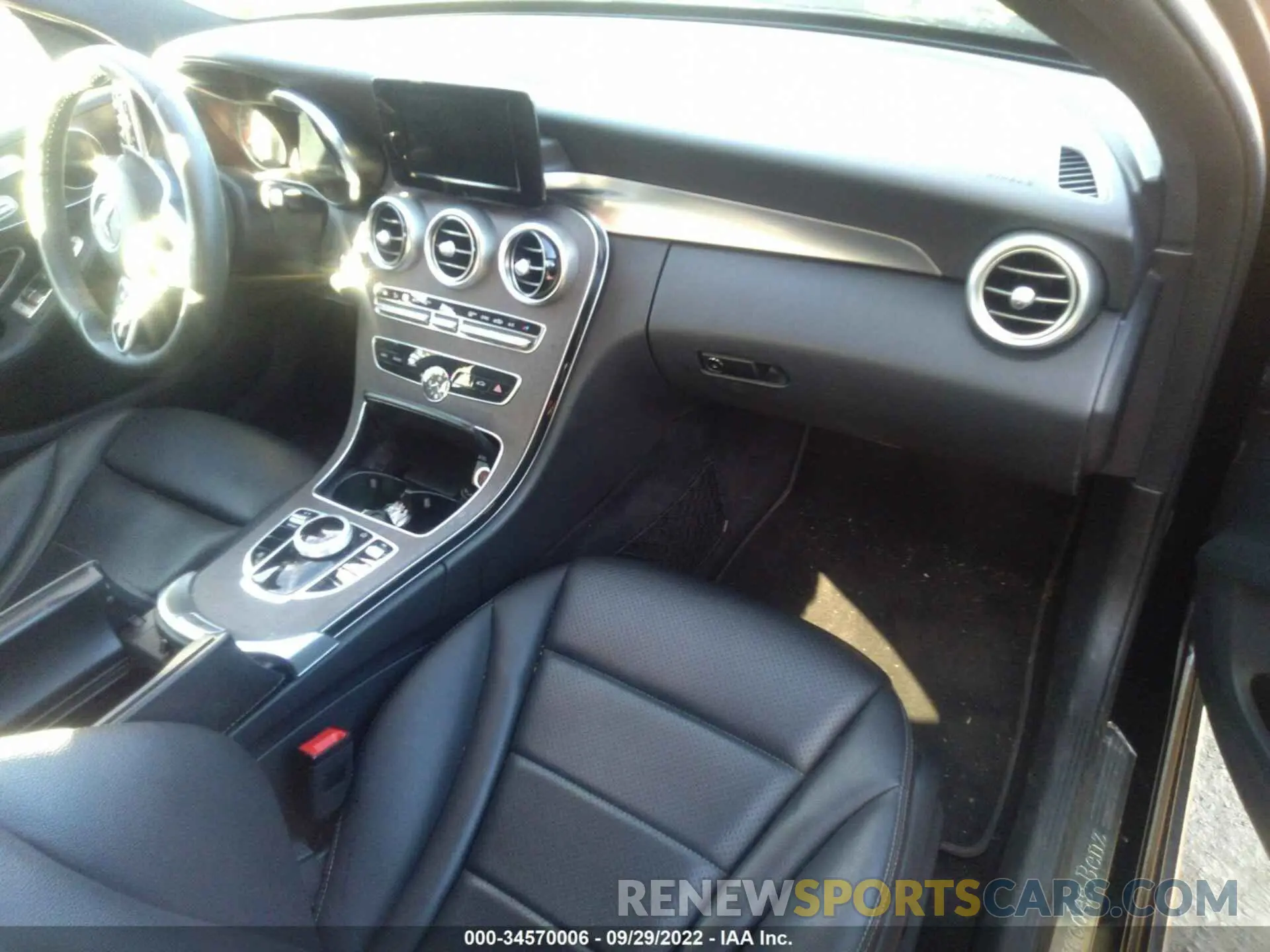 5 fotografías del automóvil dañado 55SWF8EB5KU288151 MERCEDES-BENZ C-CLASS 2019