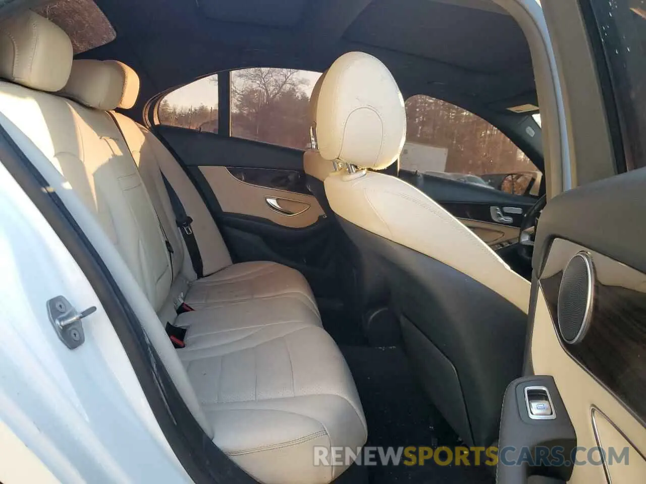 10 fotografías del automóvil dañado 55SWF8EB5KU311105 MERCEDES-BENZ C-CLASS 2019