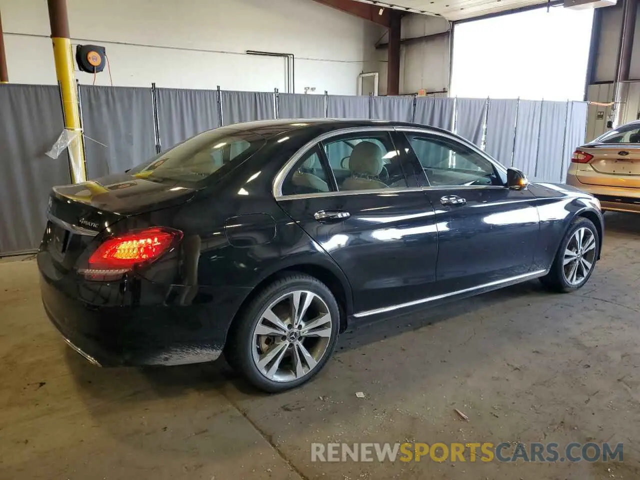 3 fotografías del automóvil dañado 55SWF8EB6KU306009 MERCEDES-BENZ C-CLASS 2019