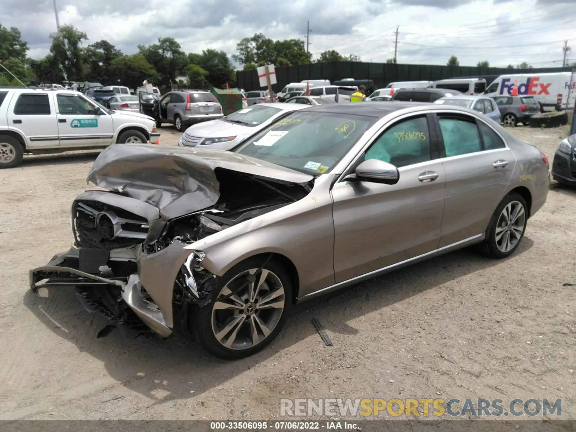 2 fotografías del automóvil dañado 55SWF8EB9KU284443 MERCEDES-BENZ C-CLASS 2019