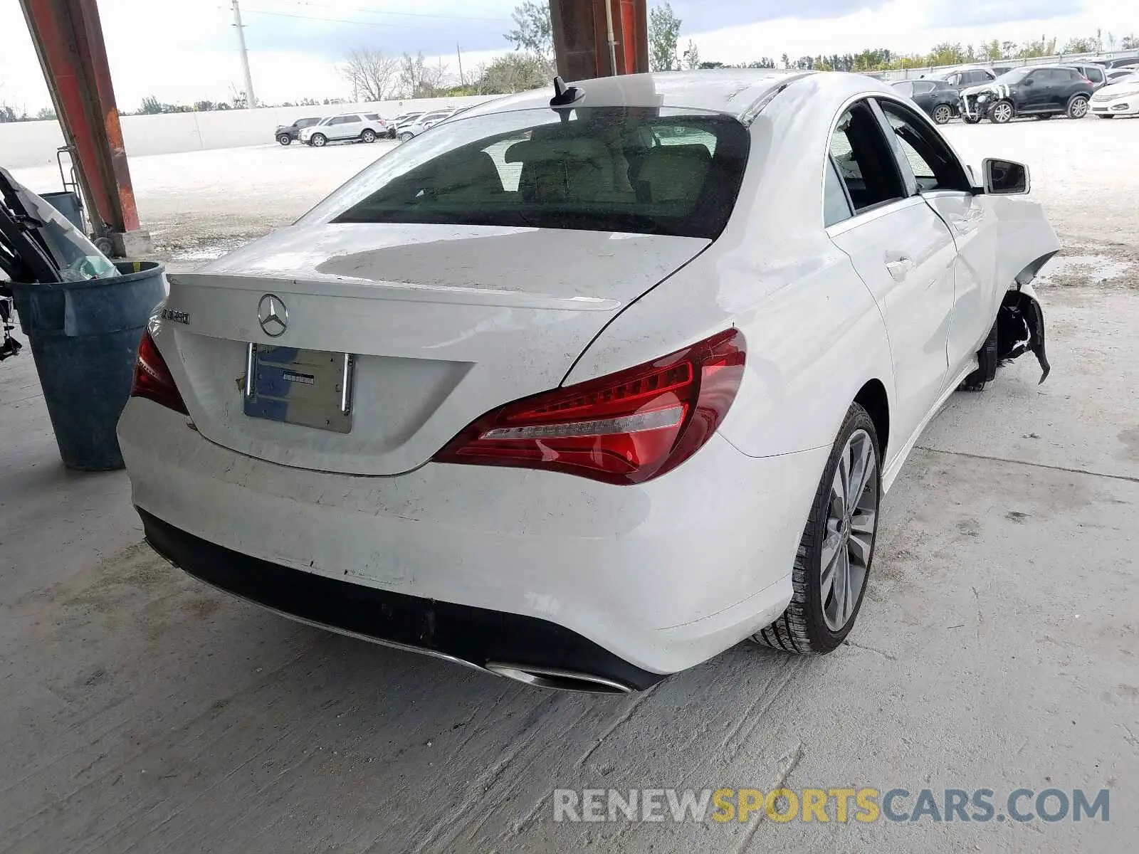 4 fotografías del automóvil dañado WDDSJ4EB5KN725516 MERCEDES-BENZ C CLASS 2019