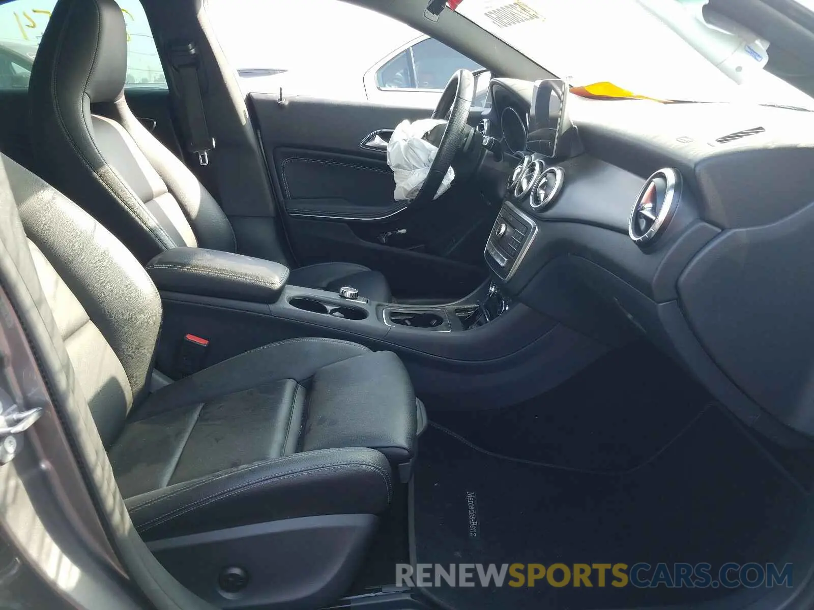 5 fotografías del automóvil dañado WDDSJ4EB7KN717854 MERCEDES-BENZ C CLASS 2019