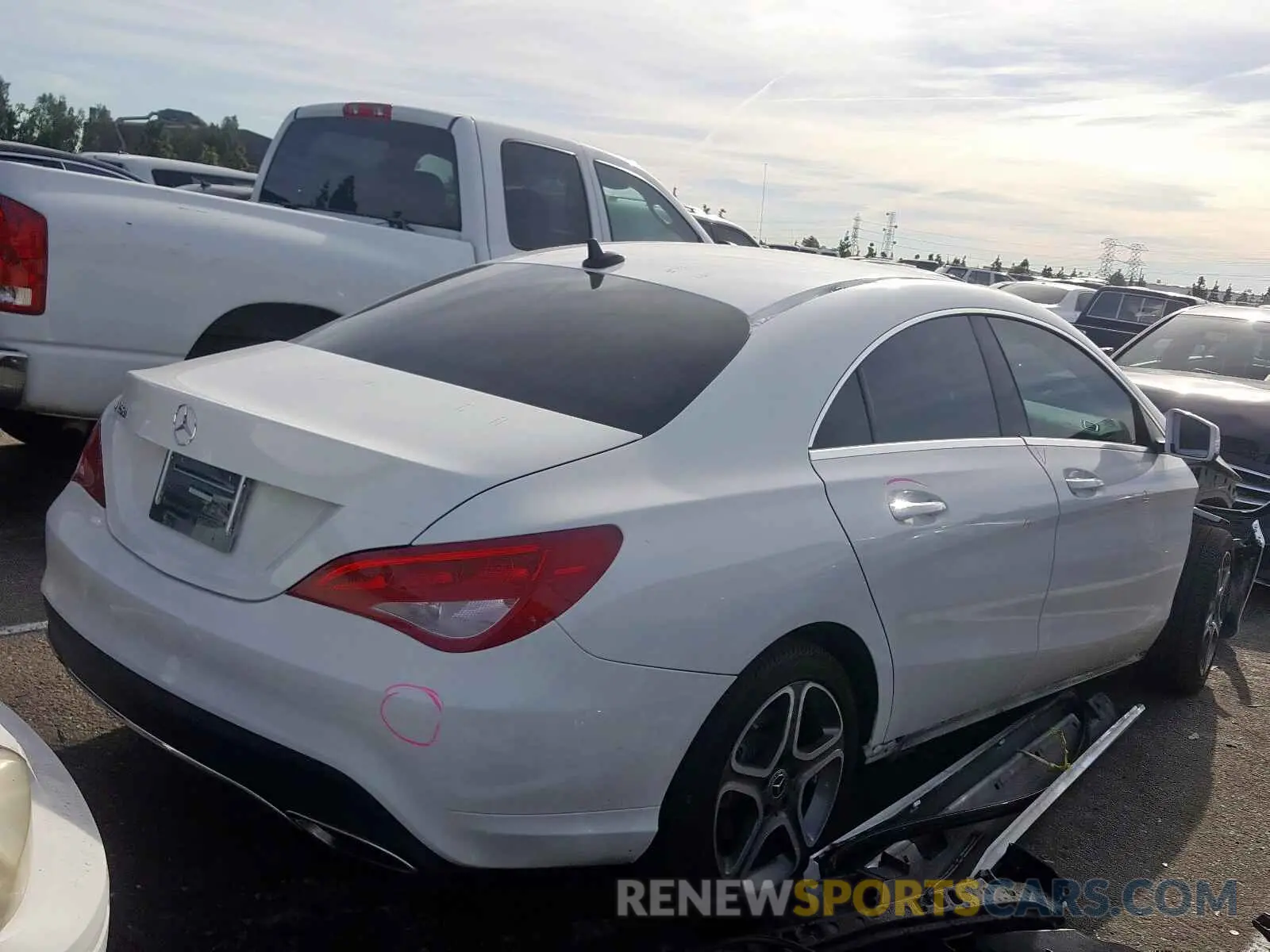 4 fotografías del automóvil dañado WDDSJ4EB9KN767462 MERCEDES-BENZ C CLASS 2019