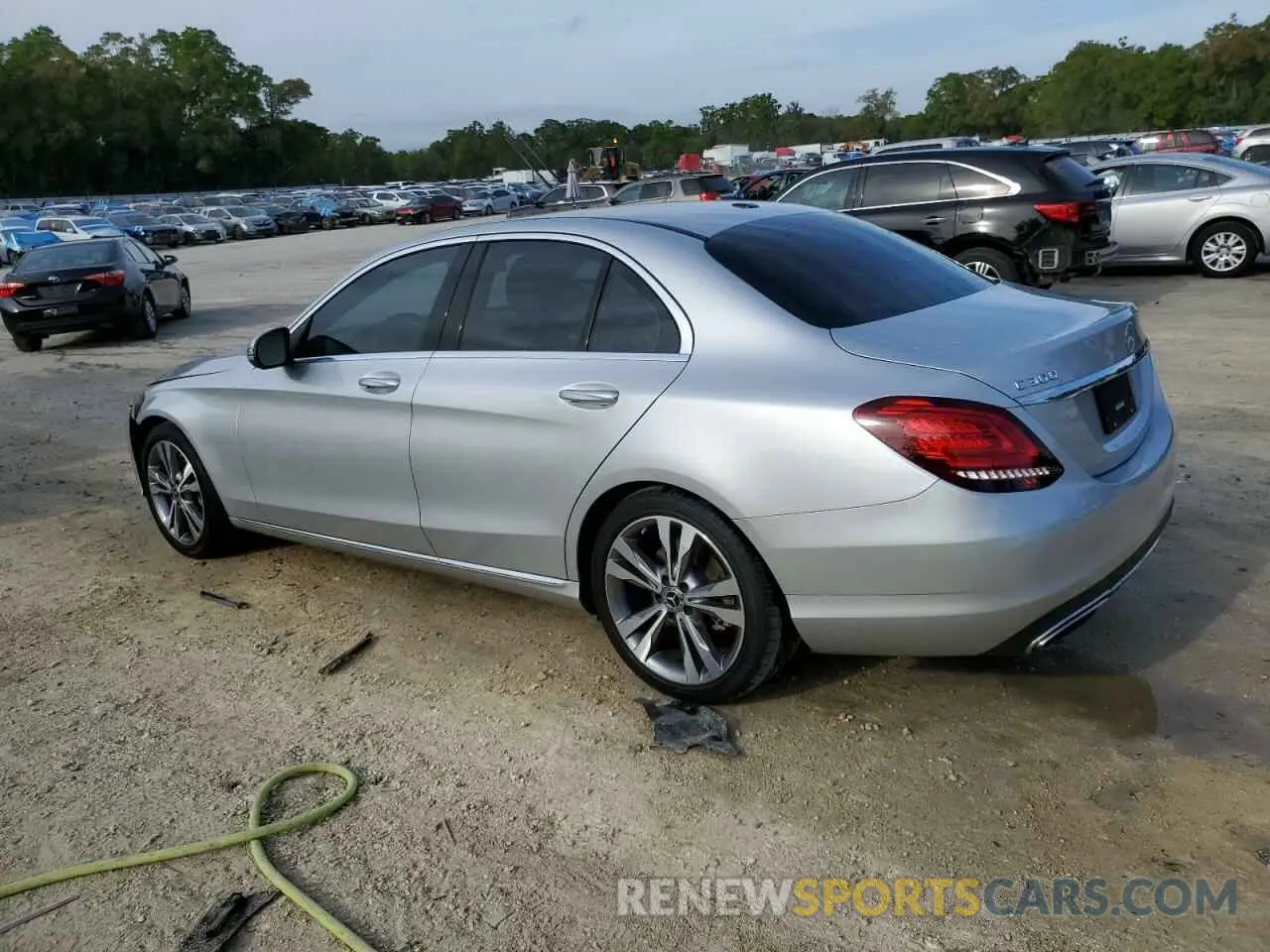 2 fotografías del automóvil dañado WDDWF8DB1KR481108 MERCEDES-BENZ C-CLASS 2019