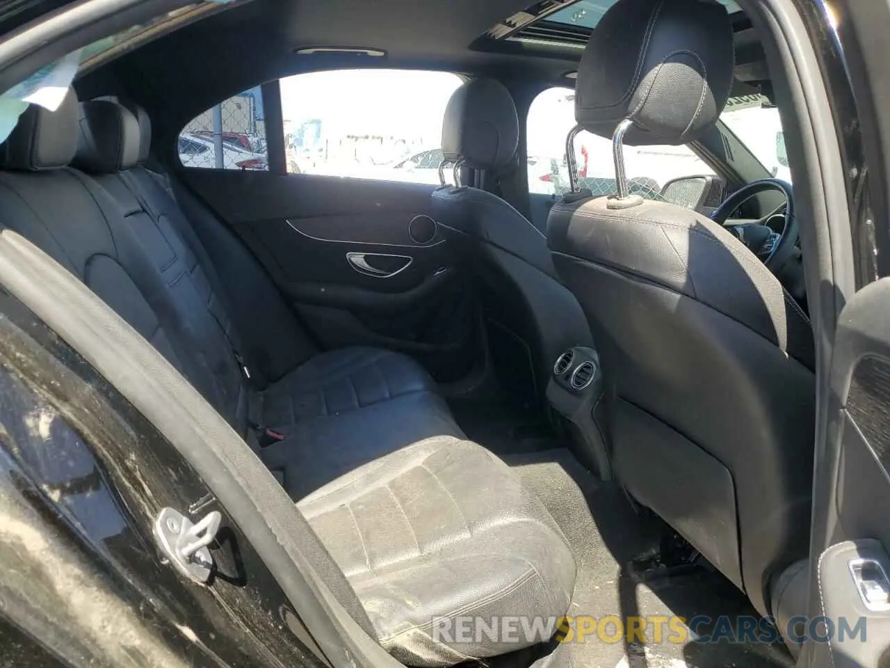 10 fotografías del automóvil dañado WDDWF8DB1KR483148 MERCEDES-BENZ C-CLASS 2019