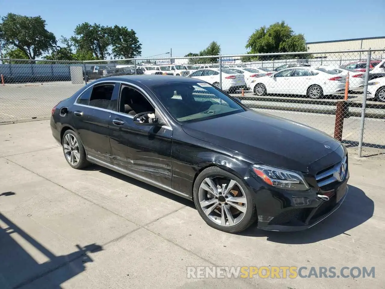 4 fotografías del automóvil dañado WDDWF8DB1KR483148 MERCEDES-BENZ C-CLASS 2019