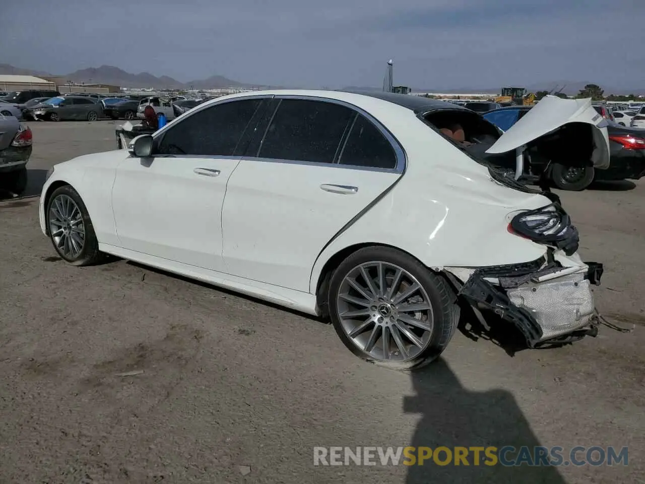 2 fotografías del automóvil dañado WDDWF8DB3KR501438 MERCEDES-BENZ C-CLASS 2019