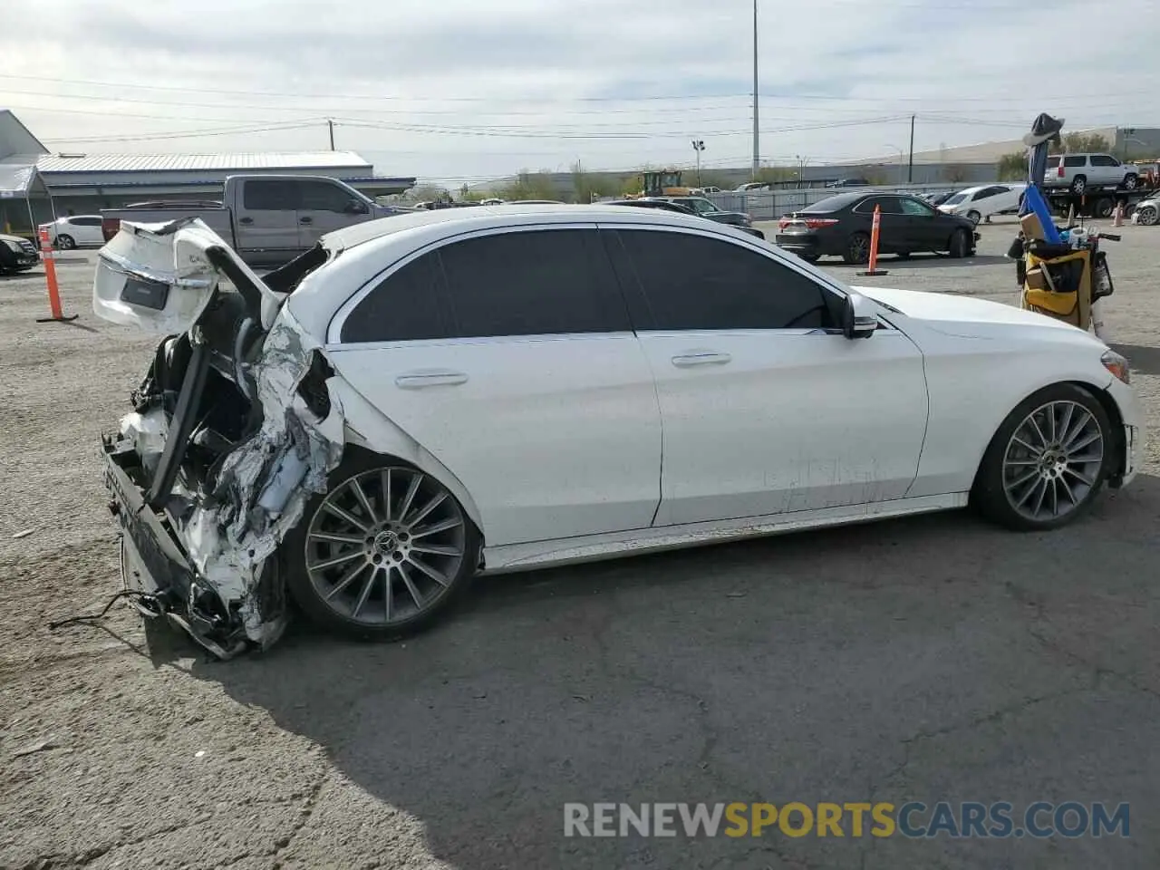 3 fotografías del automóvil dañado WDDWF8DB3KR501438 MERCEDES-BENZ C-CLASS 2019