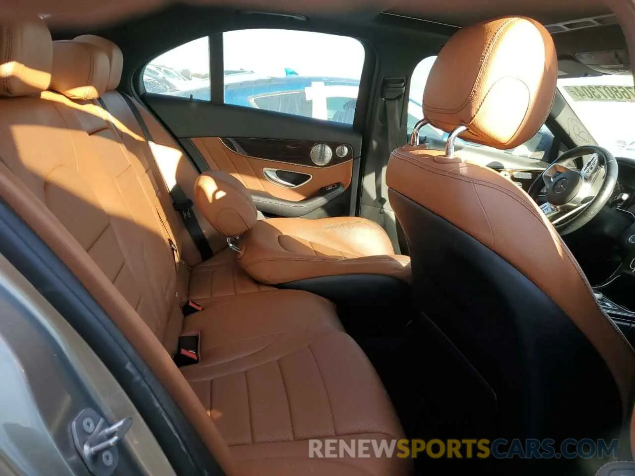 10 fotografías del automóvil dañado WDDWF8DB8KR482143 MERCEDES-BENZ C-CLASS 2019