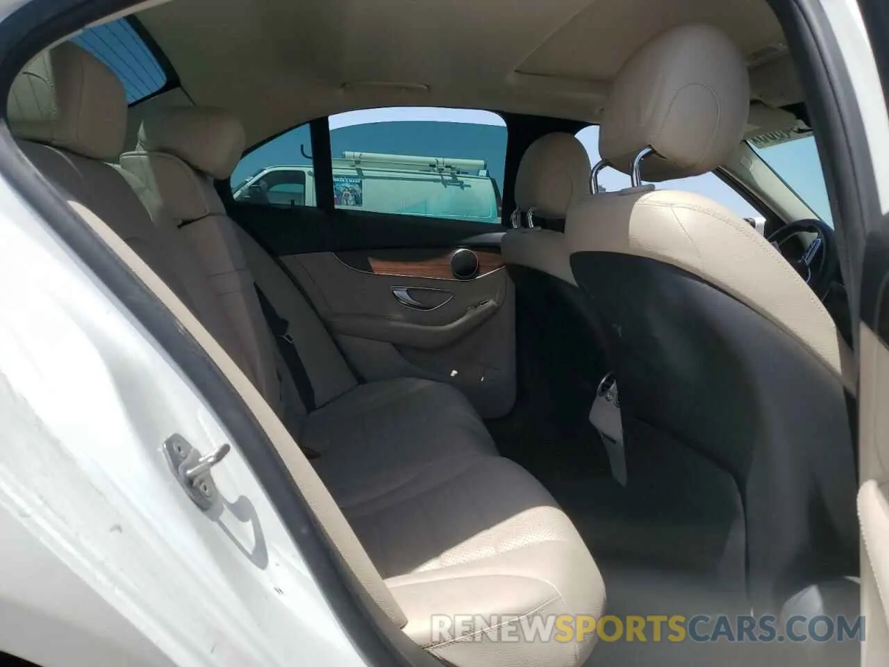 10 fotografías del automóvil dañado WDDWF8DB9KR515666 MERCEDES-BENZ C-CLASS 2019