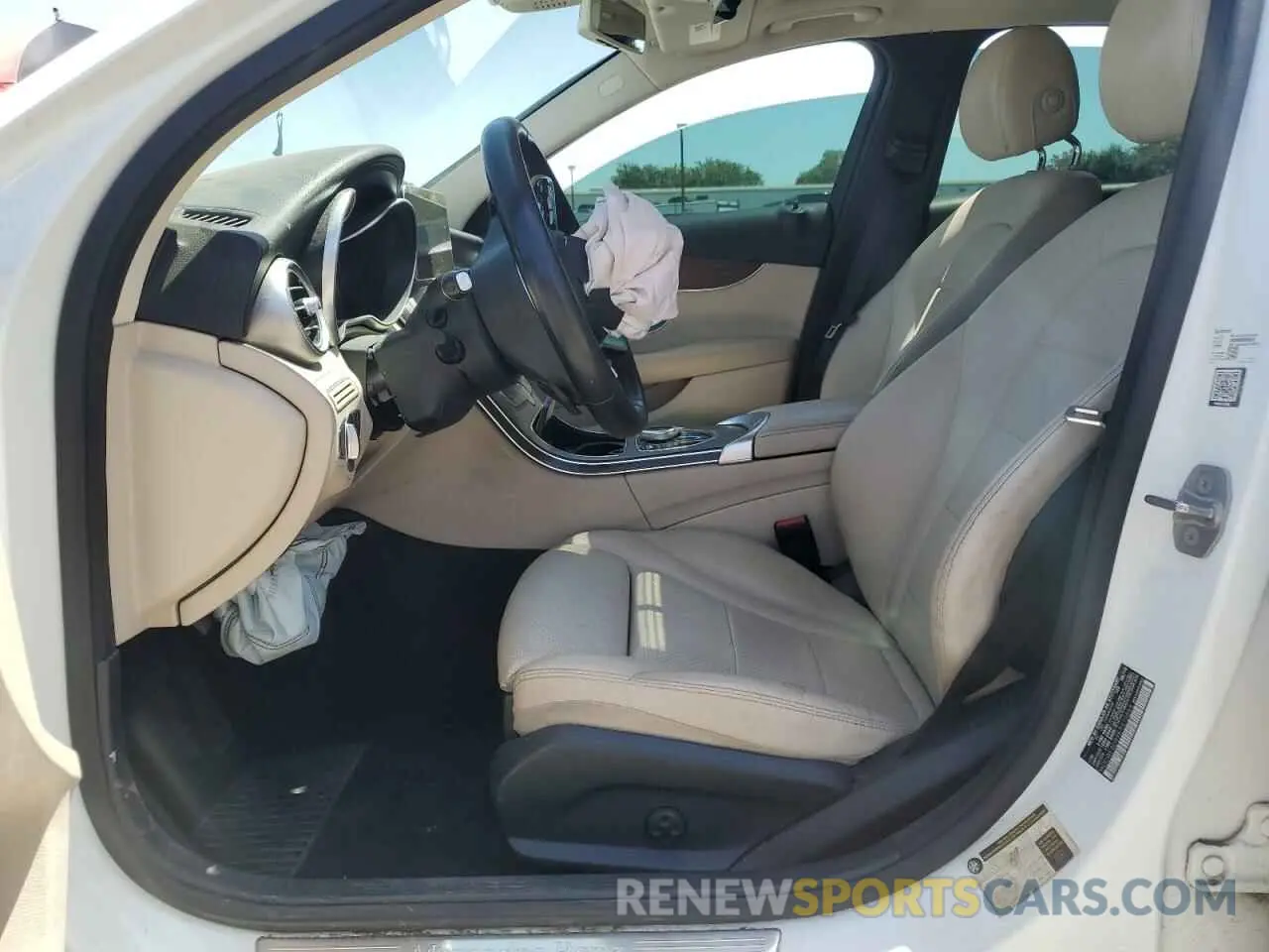 7 fotografías del automóvil dañado WDDWF8DB9KR515666 MERCEDES-BENZ C-CLASS 2019