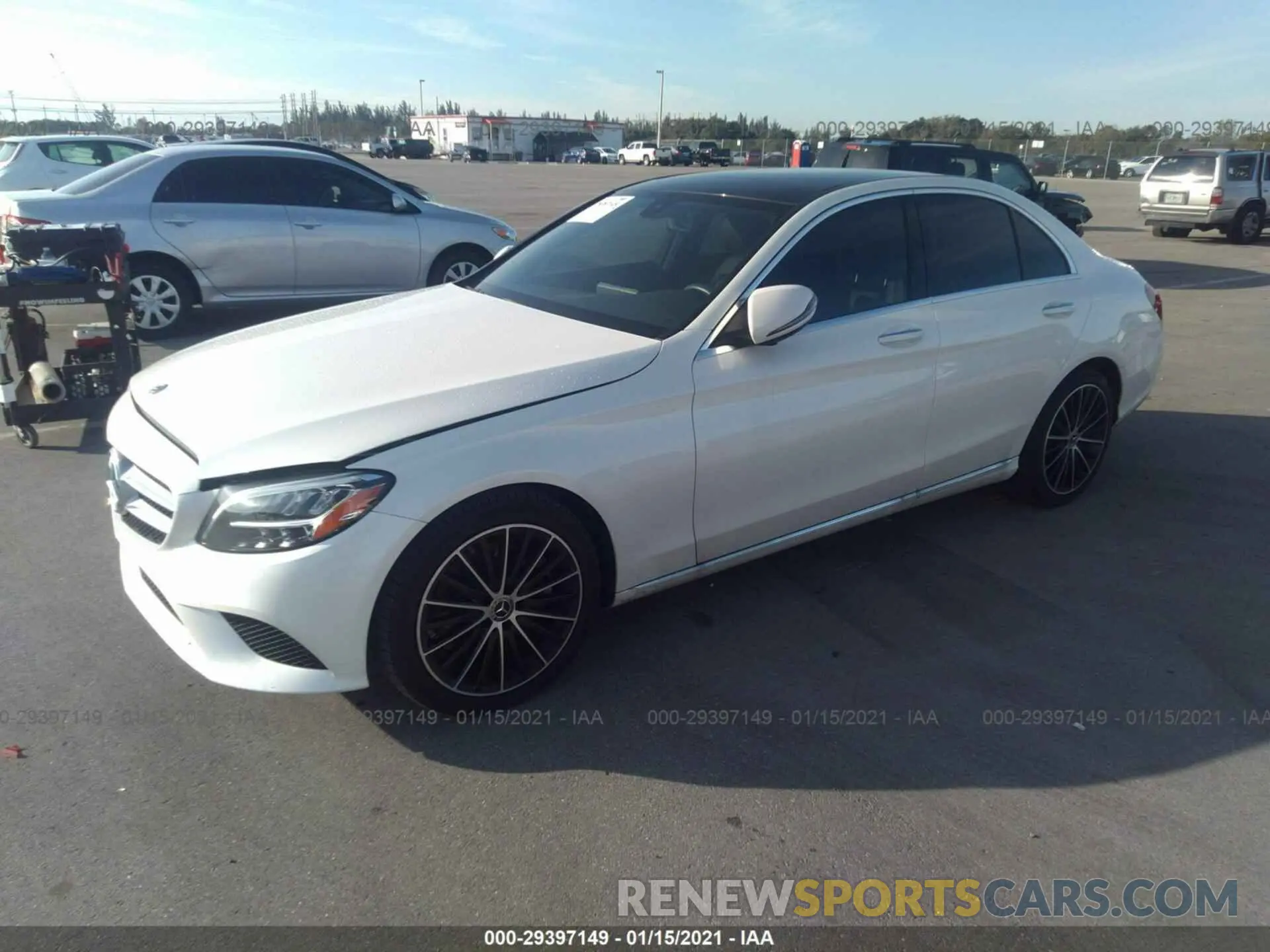 2 fotografías del automóvil dañado WDDWF8DBXKR502649 MERCEDES-BENZ C-CLASS 2019