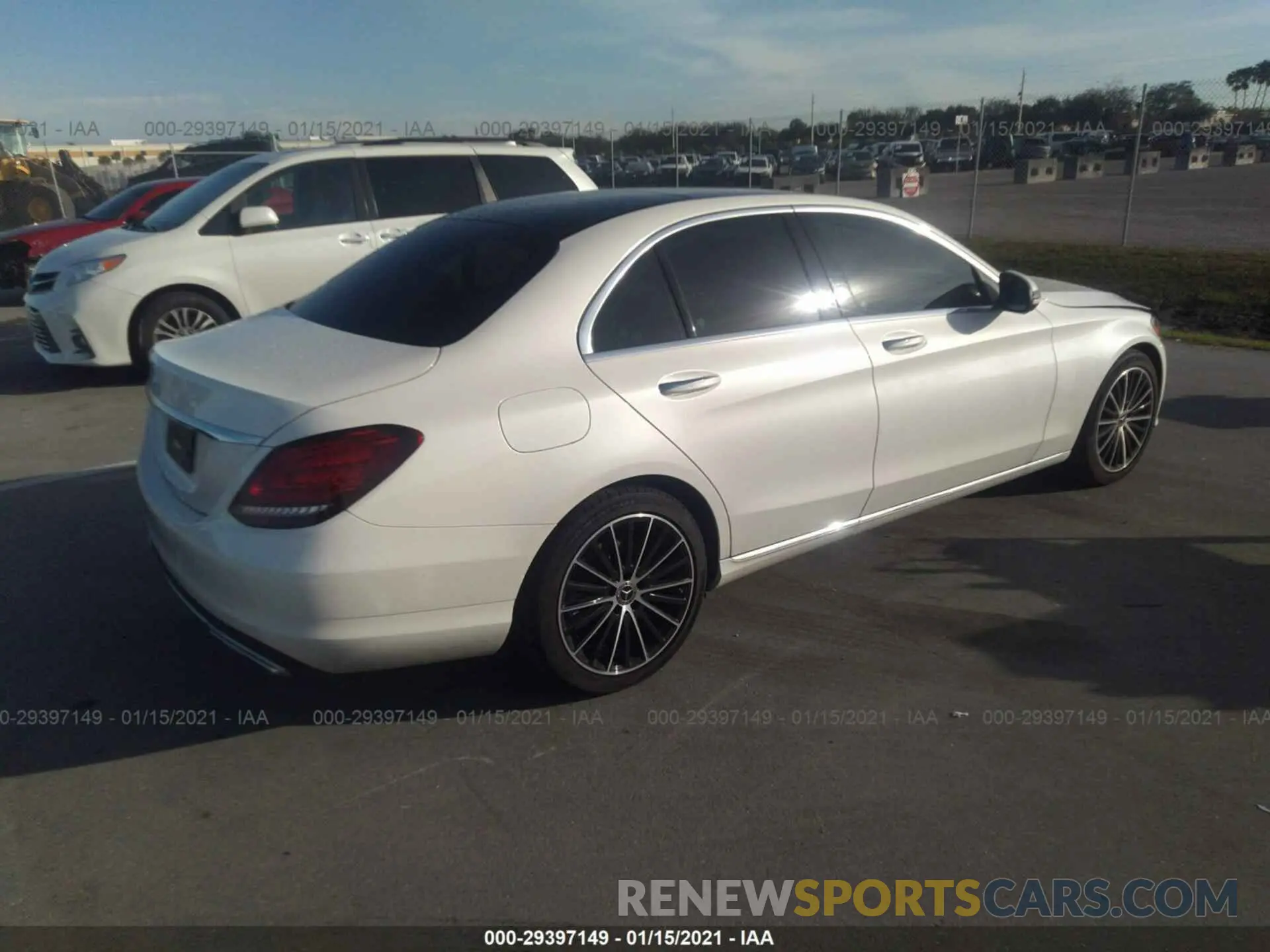 4 fotografías del automóvil dañado WDDWF8DBXKR502649 MERCEDES-BENZ C-CLASS 2019