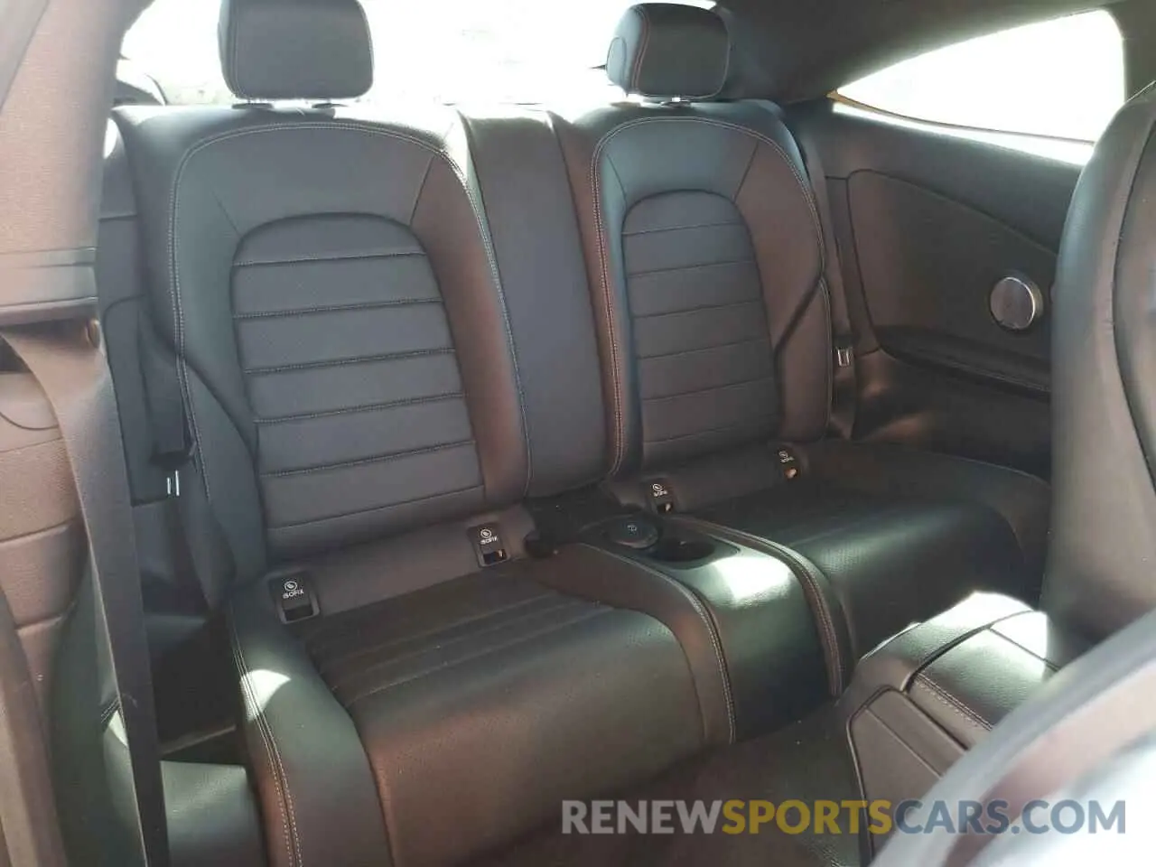 10 fotografías del automóvil dañado WDDWJ8DB2KF811645 MERCEDES-BENZ C-CLASS 2019