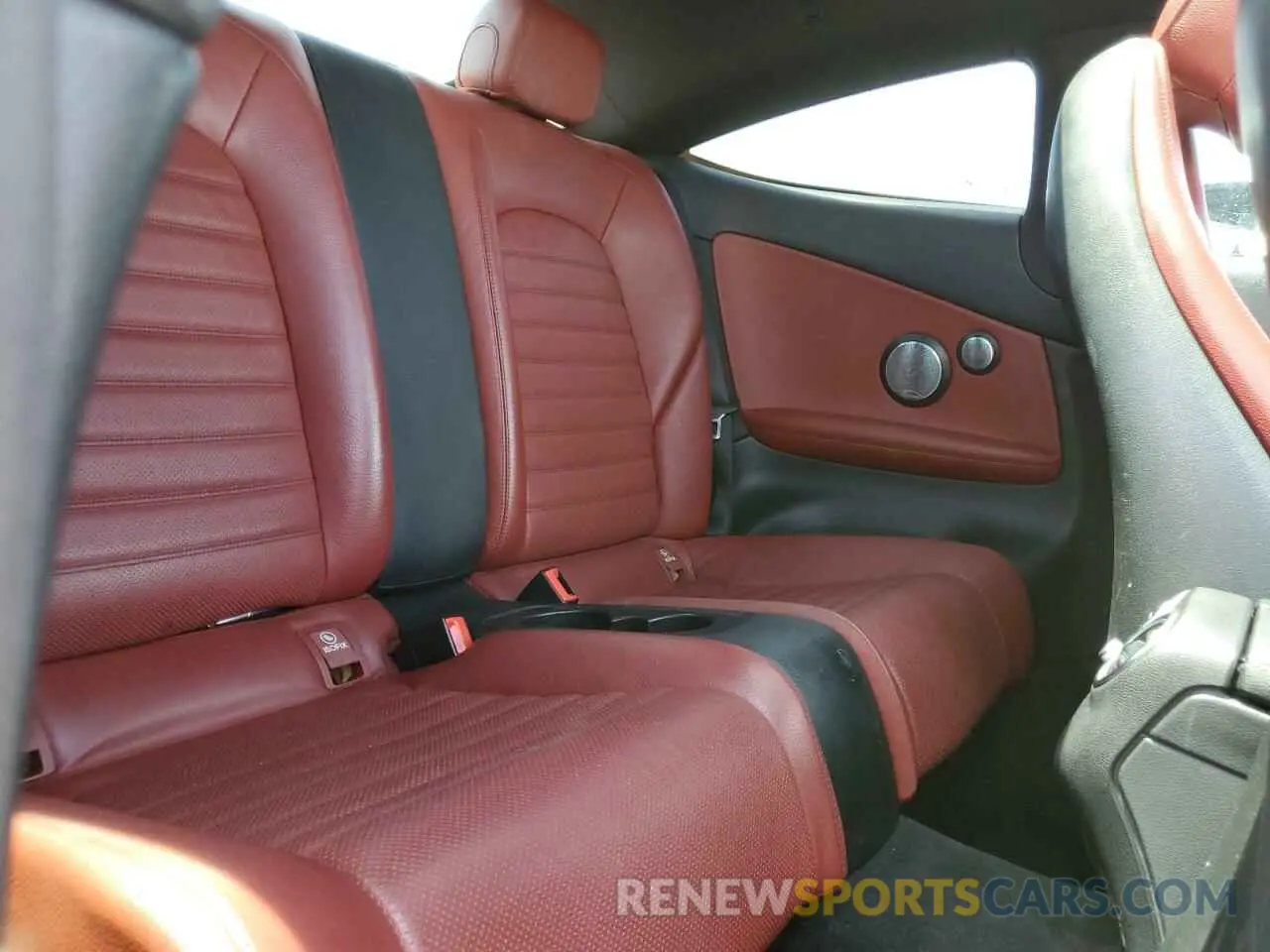 10 fotografías del automóvil dañado WDDWJ8DB2KF826159 MERCEDES-BENZ C-CLASS 2019