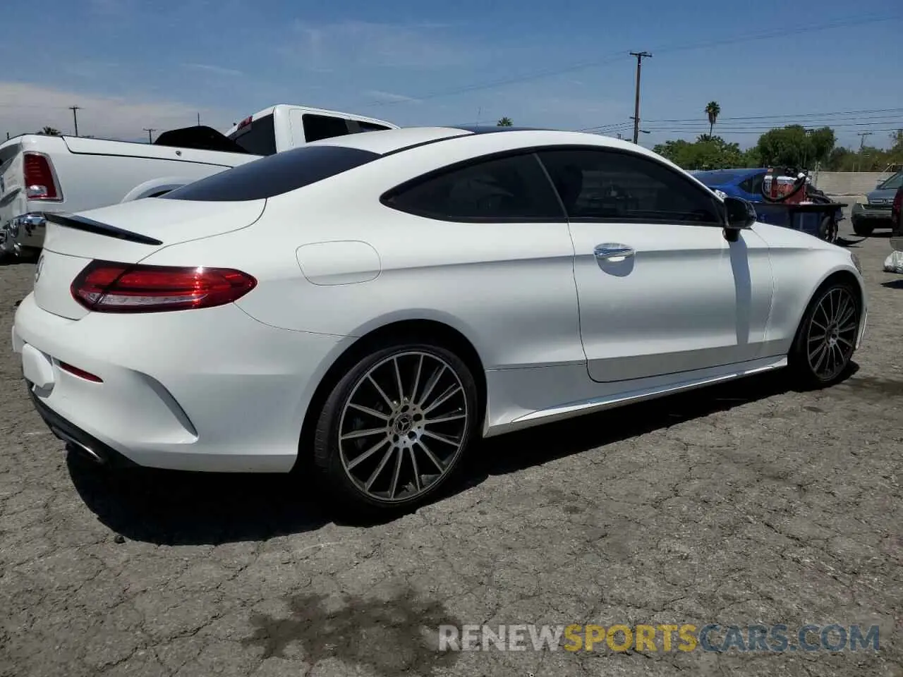 3 fotografías del automóvil dañado WDDWJ8DB2KF826159 MERCEDES-BENZ C-CLASS 2019