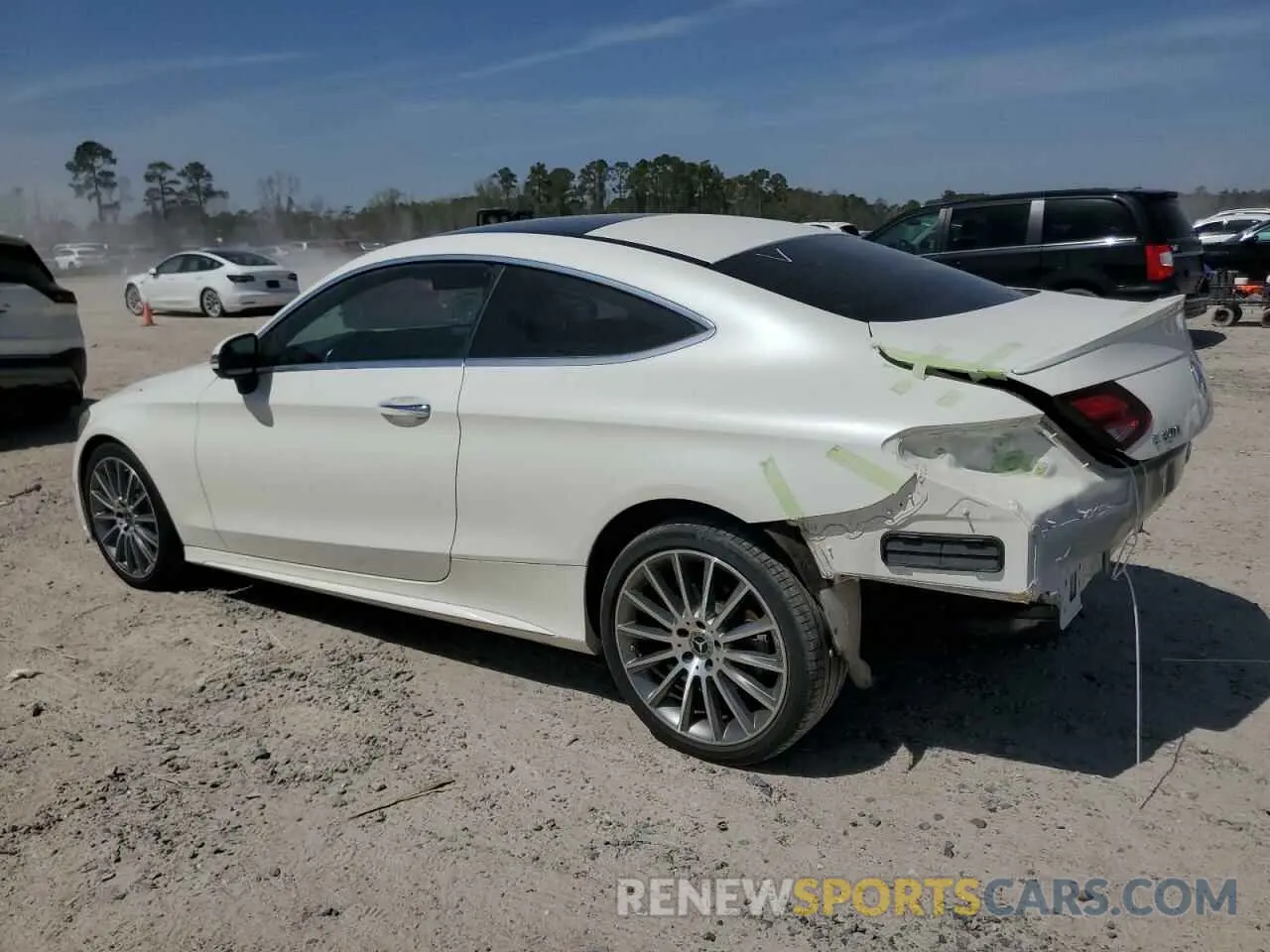 2 fotografías del automóvil dañado WDDWJ8DB4KF860572 MERCEDES-BENZ C-CLASS 2019