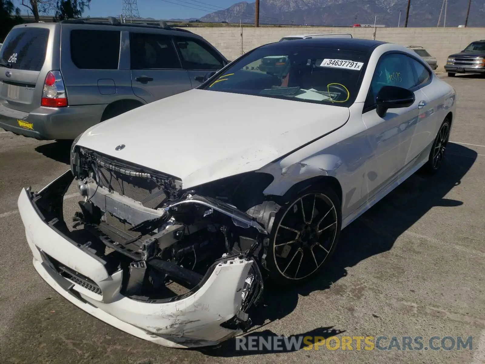 2 fotografías del automóvil dañado WDDWJ8DB8KF777274 MERCEDES-BENZ C CLASS 2019