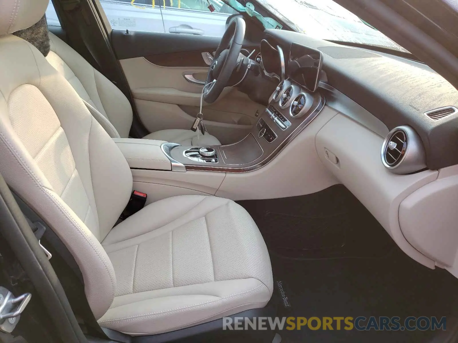 5 fotografías del automóvil dañado 55SWF8EB5LU327516 MERCEDES-BENZ C-CLASS 2020
