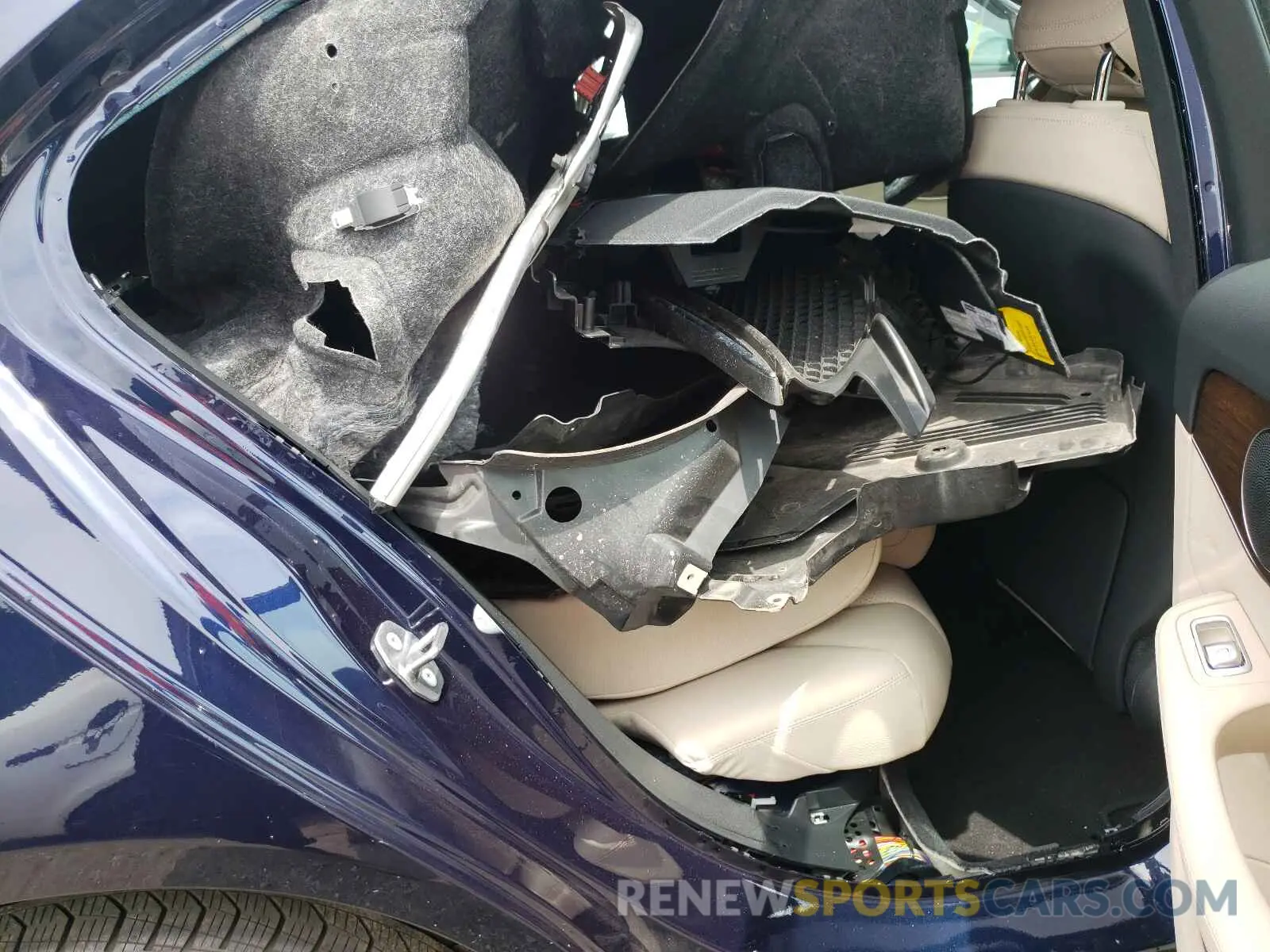 6 fotografías del automóvil dañado 55SWF8EB5LU327516 MERCEDES-BENZ C-CLASS 2020
