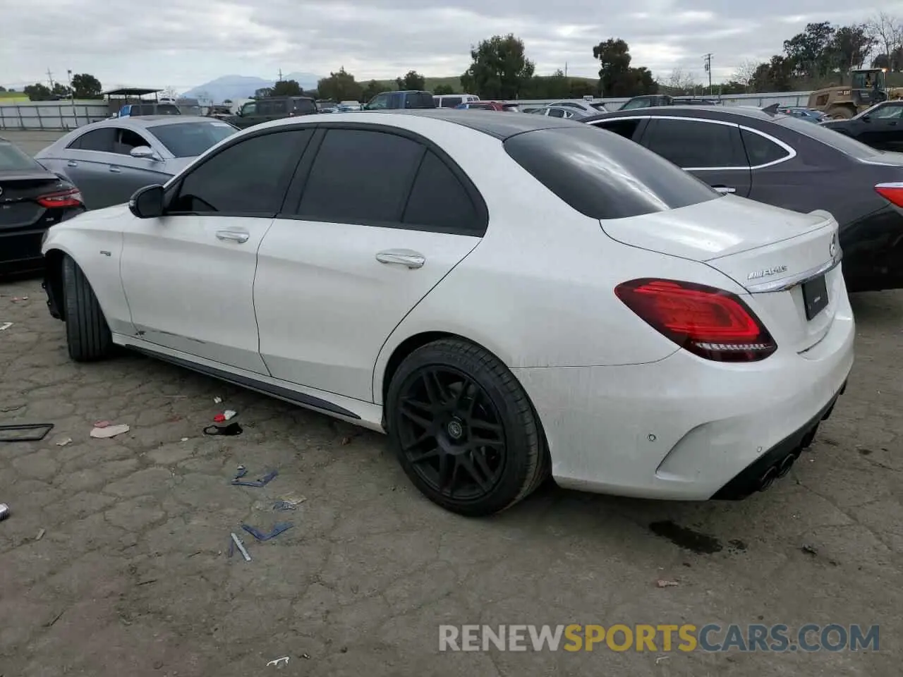2 fotografías del automóvil dañado W1KWF6EB5LR572872 MERCEDES-BENZ C-CLASS 2020