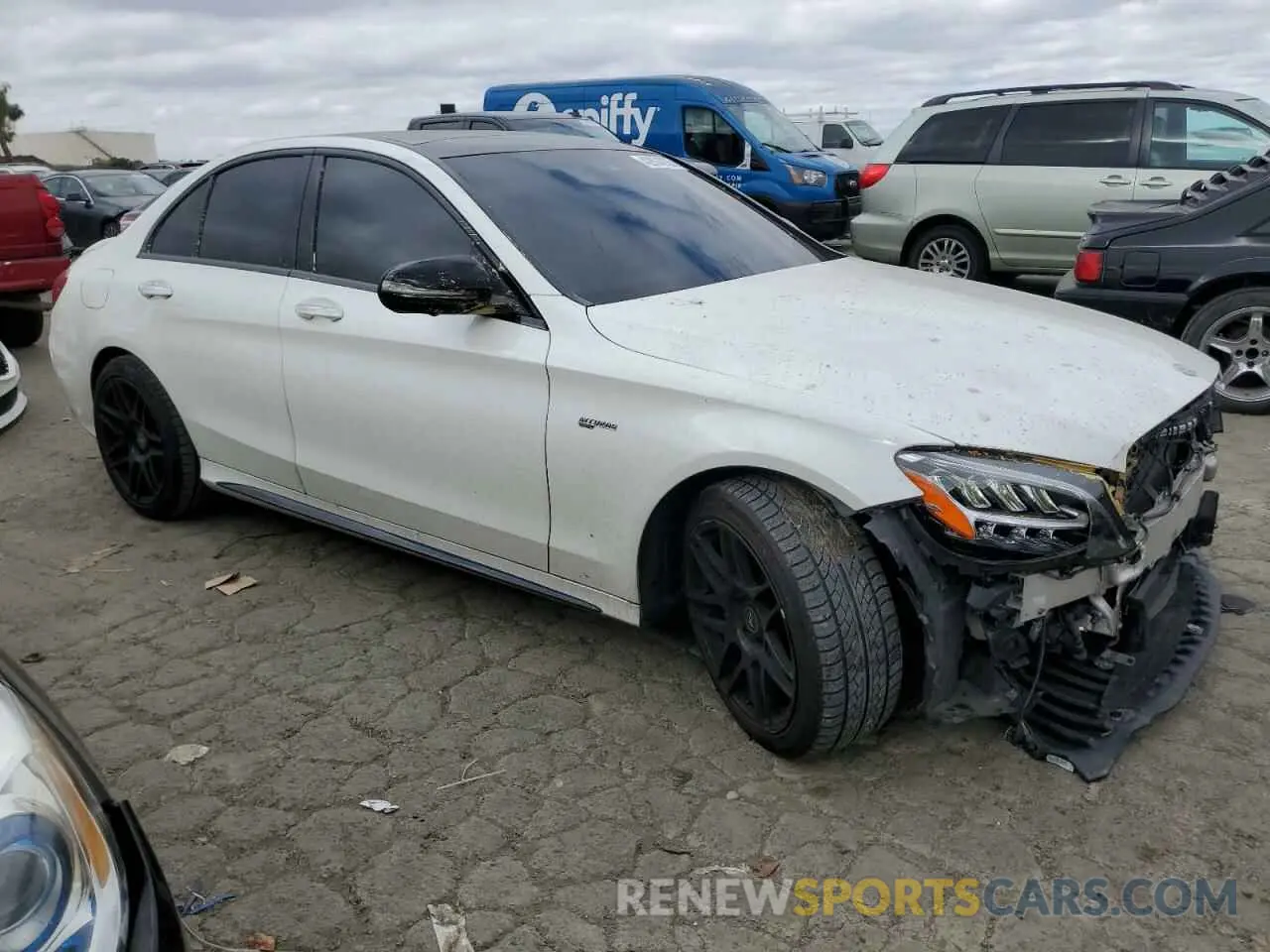 4 fotografías del automóvil dañado W1KWF6EB5LR572872 MERCEDES-BENZ C-CLASS 2020